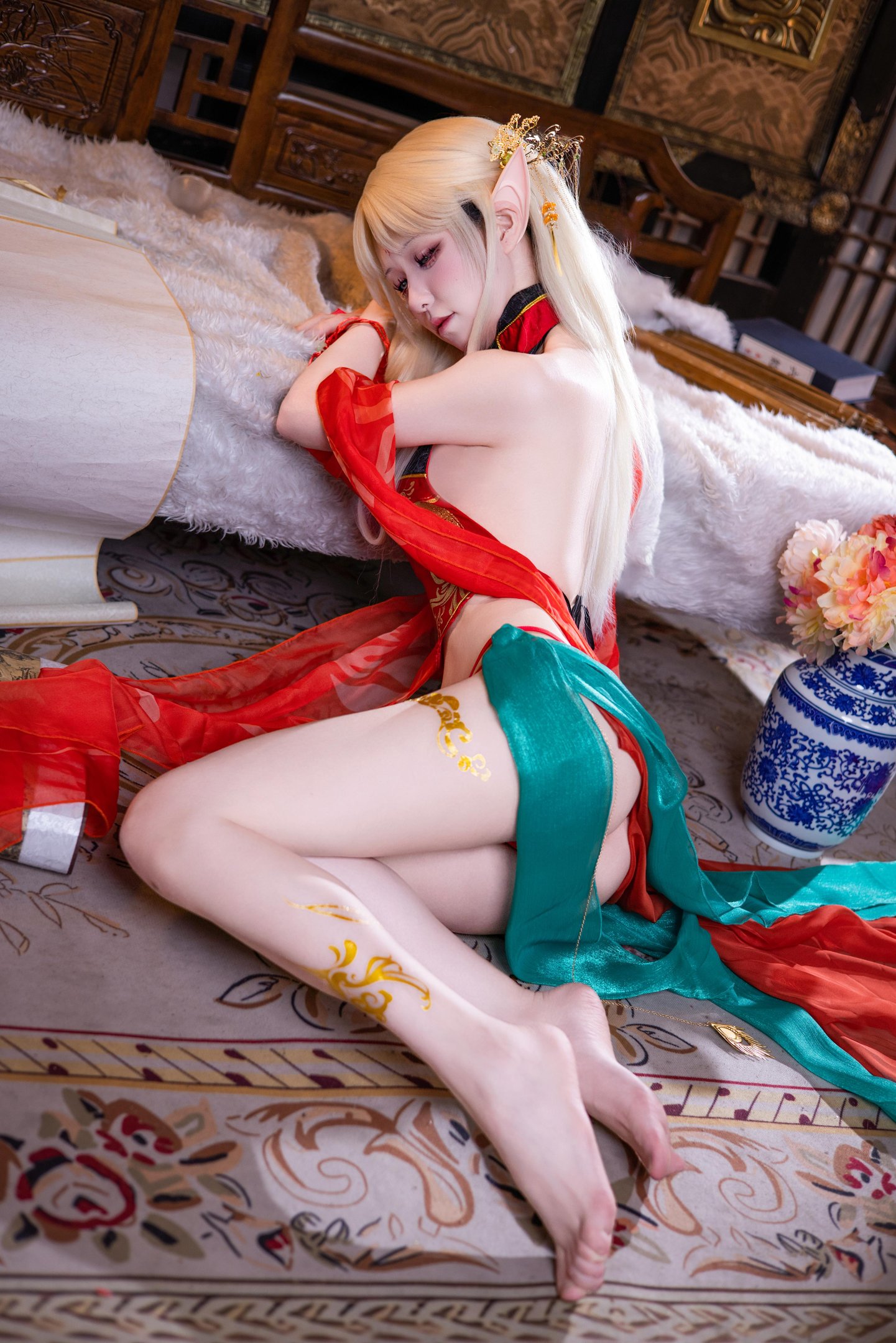 [Cosplay] Shuangmu Fusu - Brest Red Ancient Style: Red and Gold Elegant Outfit with Elf Ears, Stunning Legs and Curvy Hips, 45P