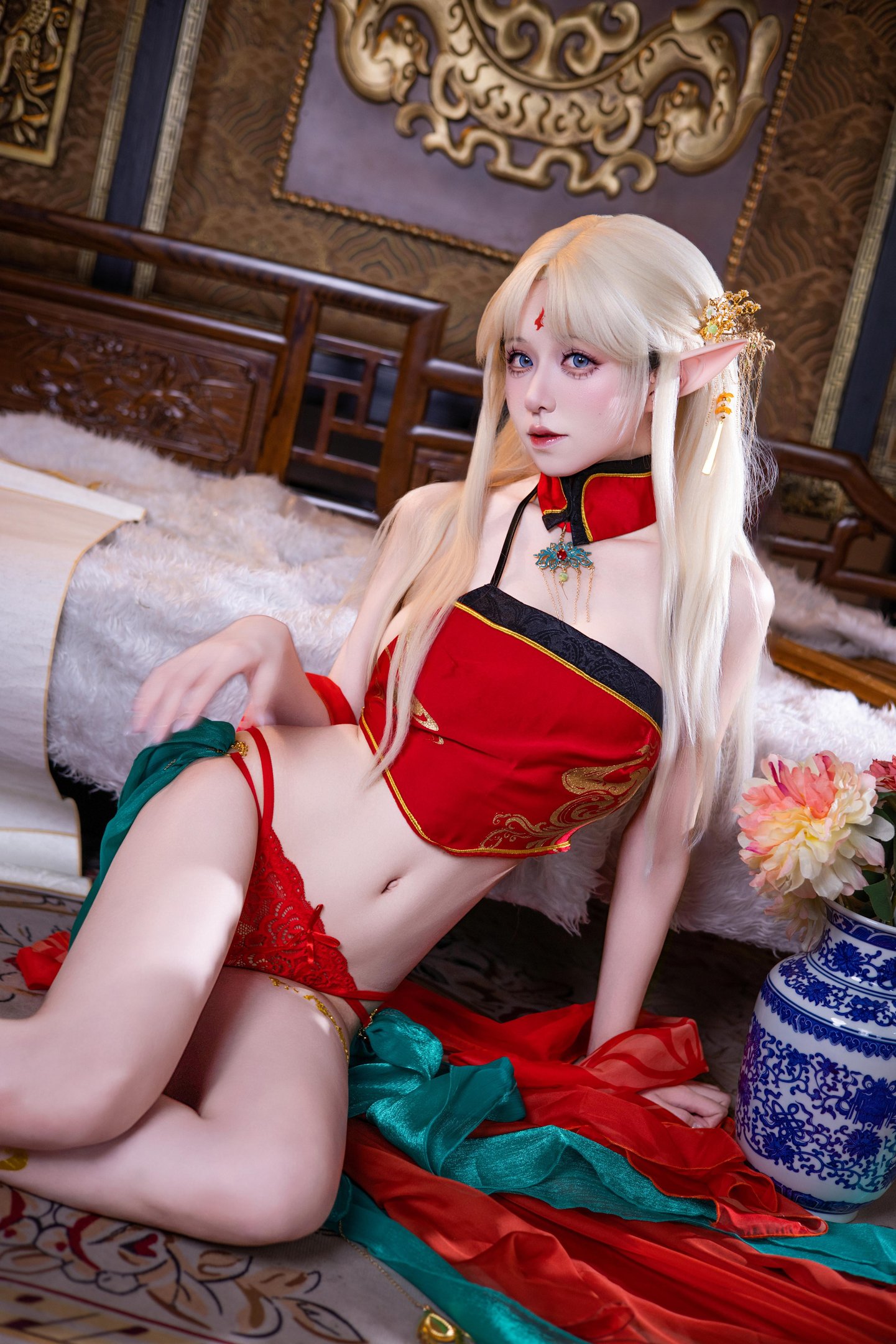 [Cosplay] Shuangmu Fusu - Brest Red Ancient Style: Red and Gold Elegant Outfit with Elf Ears, Stunning Legs and Curvy Hips, 45P