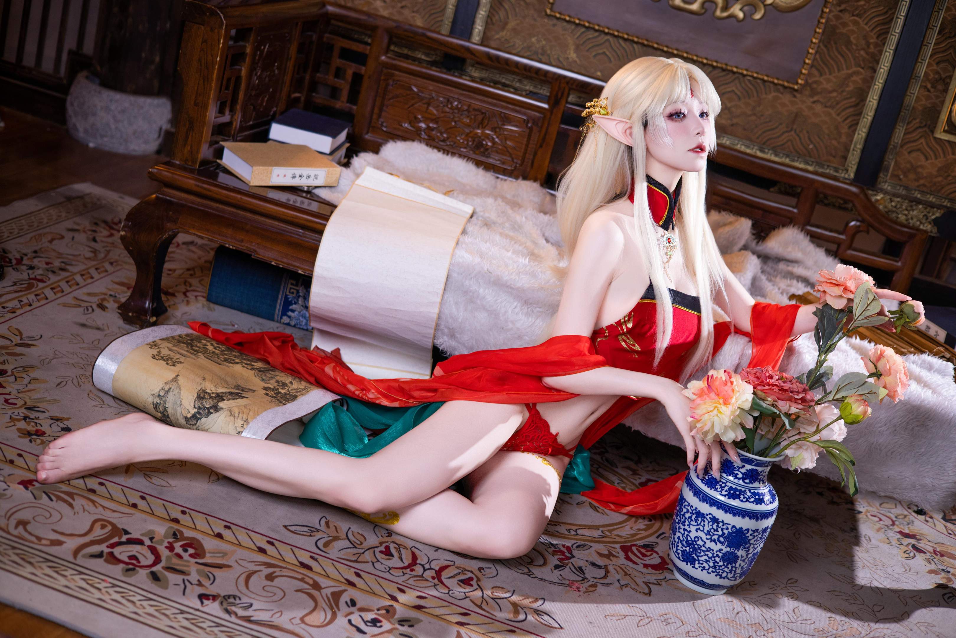 [Cosplay] Shuangmu Fusu - Brest Red Ancient Style: Red and Gold Elegant Outfit with Elf Ears, Stunning Legs and Curvy Hips, 45P