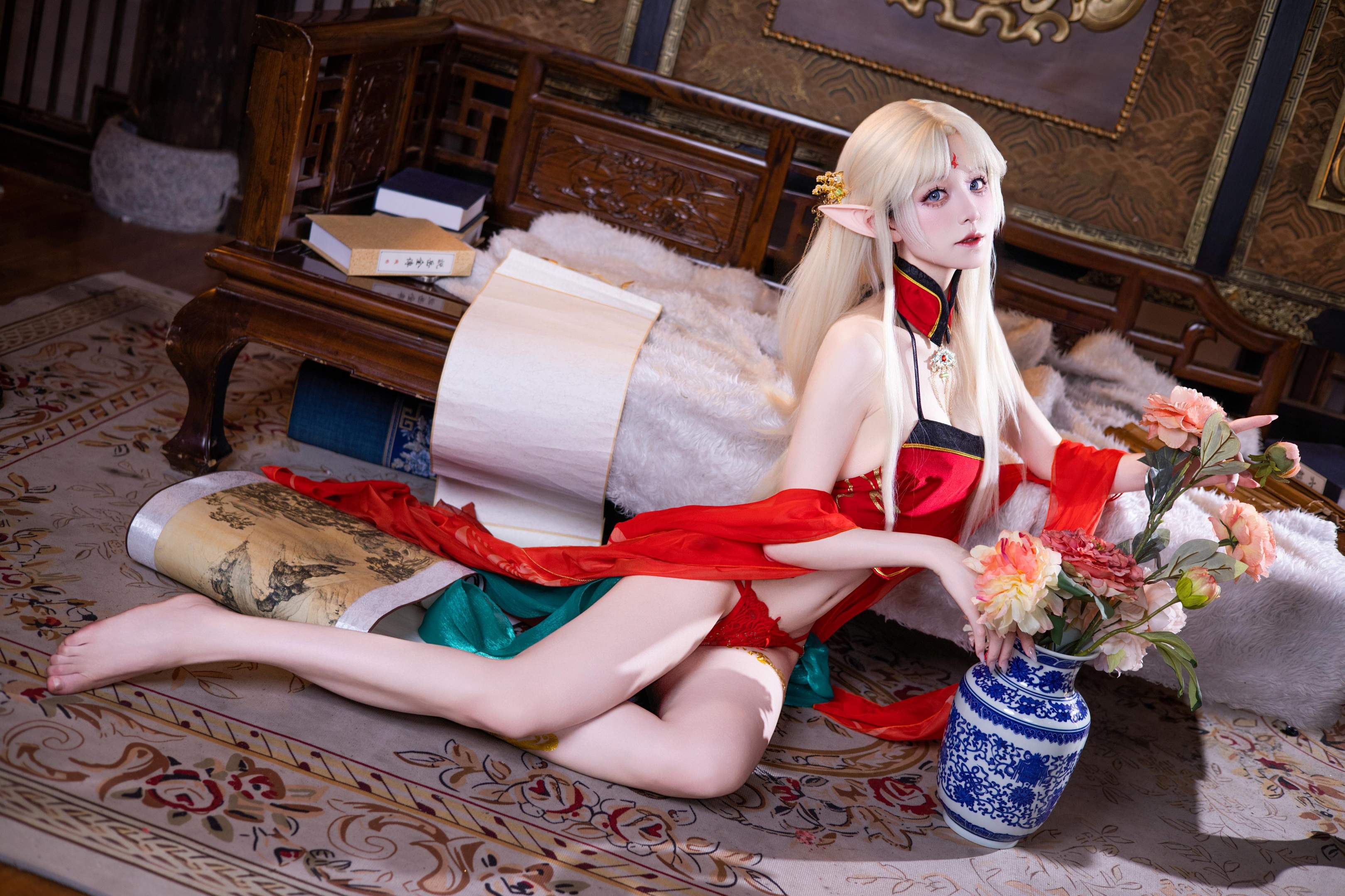 [Cosplay] Shuangmu Fusu - Brest Red Ancient Style: Red and Gold Elegant Outfit with Elf Ears, Stunning Legs and Curvy Hips, 45P