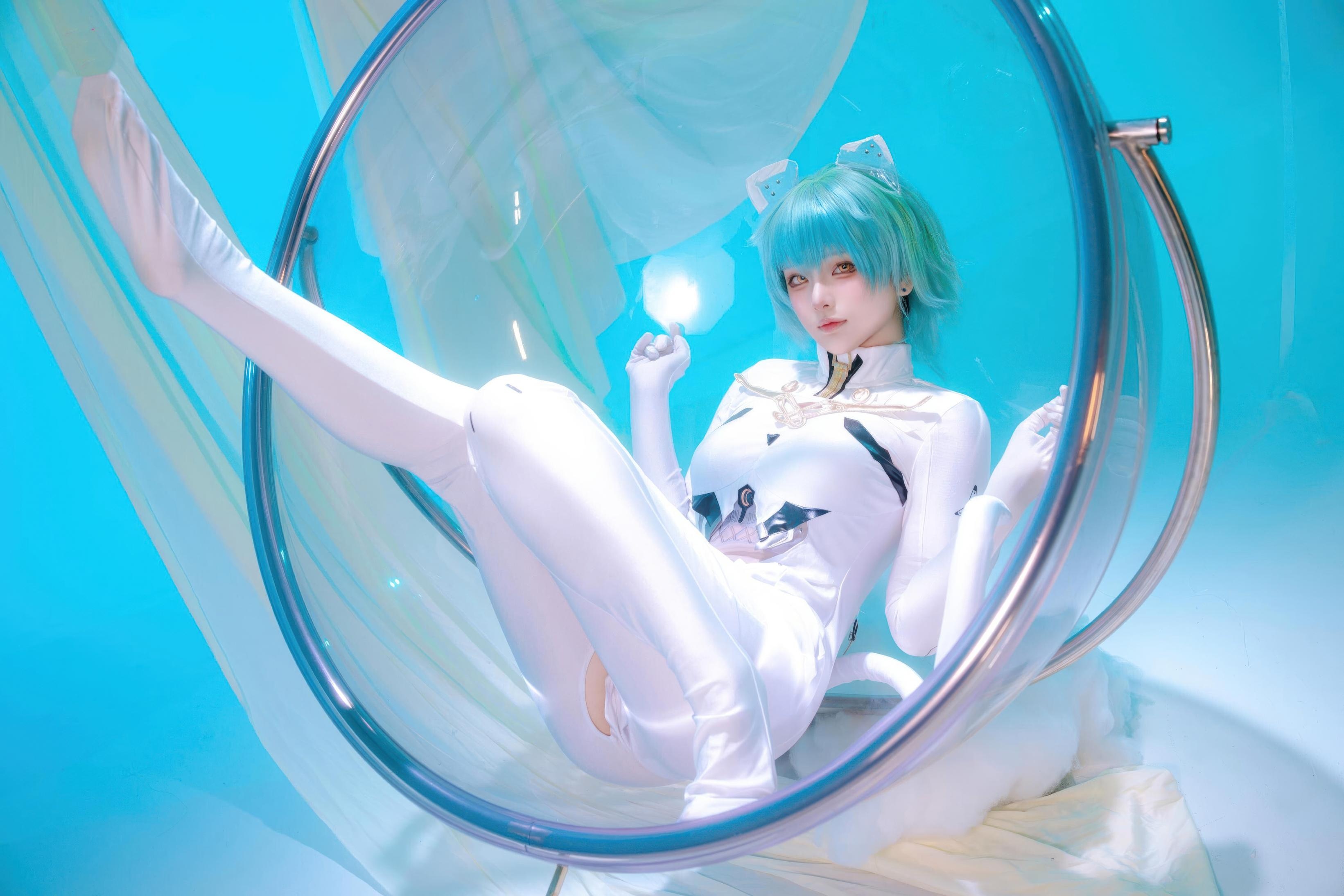 '[cosplay] 屿鱼 - 碧蓝航线 Na-xi-mô-phu·Hải quân thượng tướng: Tóc ngắn xanh lam, bodysuit trắng, vòng một quyến rũ, chân dài 45P'