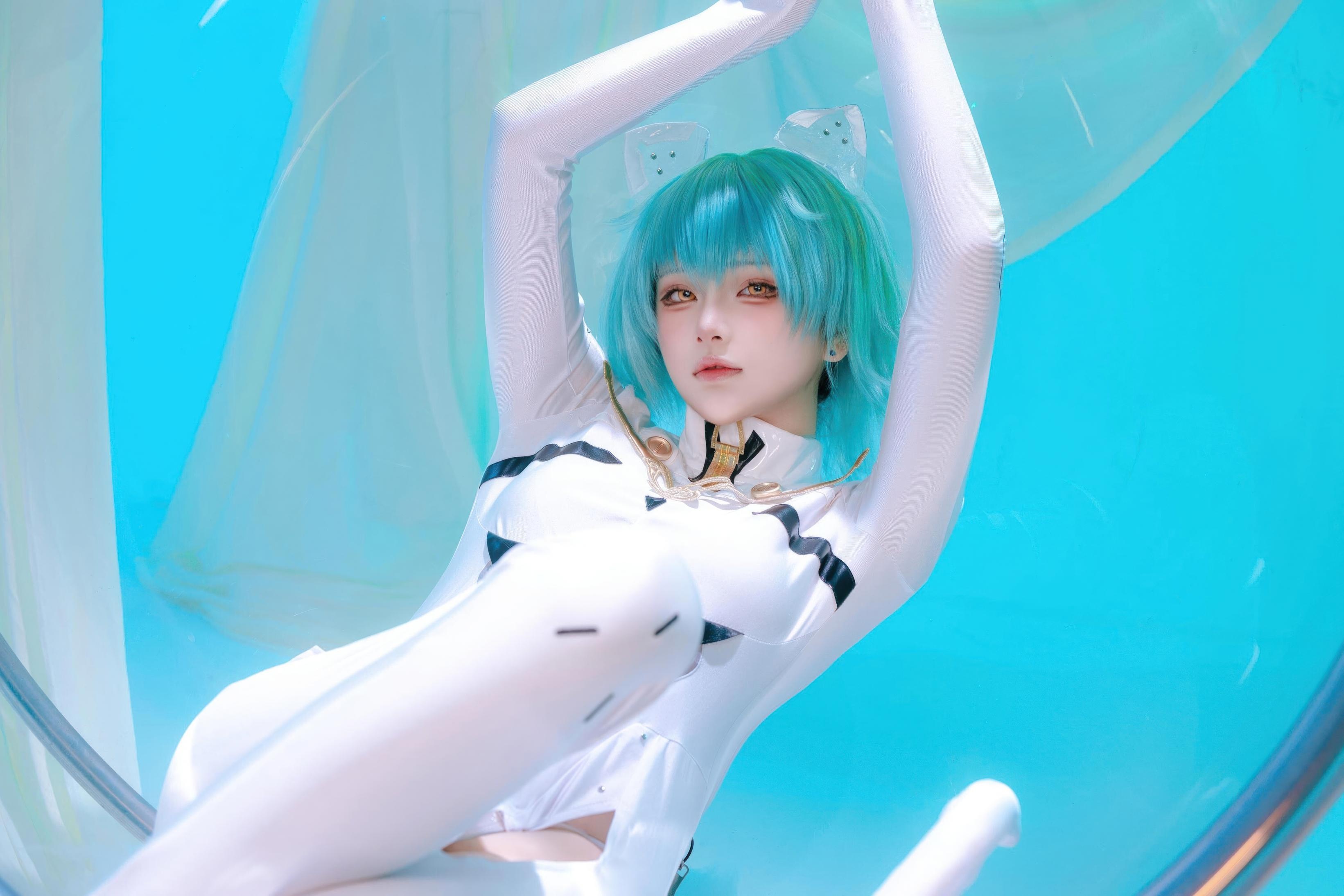 '[cosplay] 屿鱼 - 碧蓝航线 Na-xi-mô-phu·Hải quân thượng tướng: Tóc ngắn xanh lam, bodysuit trắng, vòng một quyến rũ, chân dài 45P'