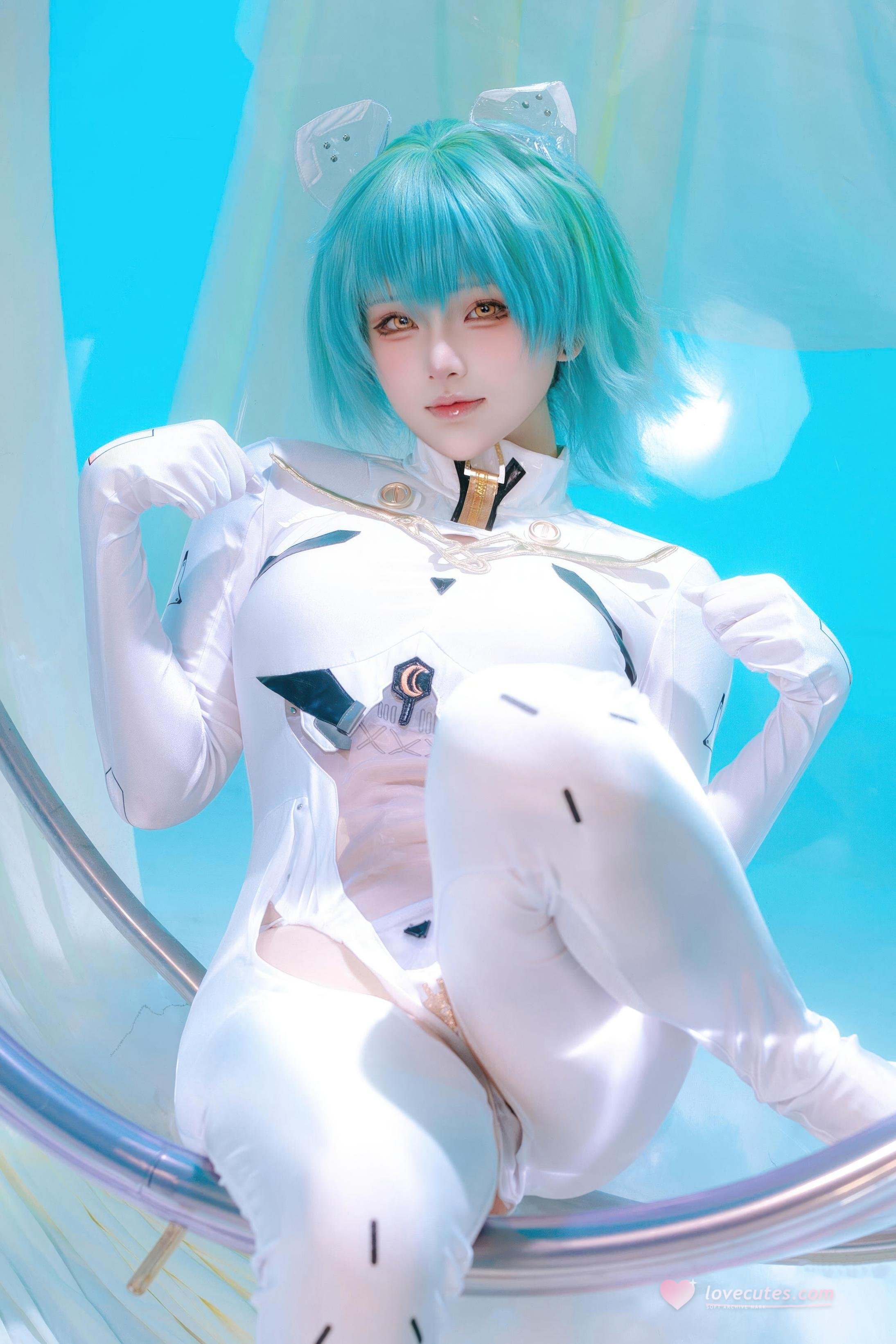 '[cosplay] 屿鱼 - 碧蓝航线 Na-xi-mô-phu·Hải quân thượng tướng: Tóc ngắn xanh lam, bodysuit trắng, vòng một quyến rũ, chân dài 45P'