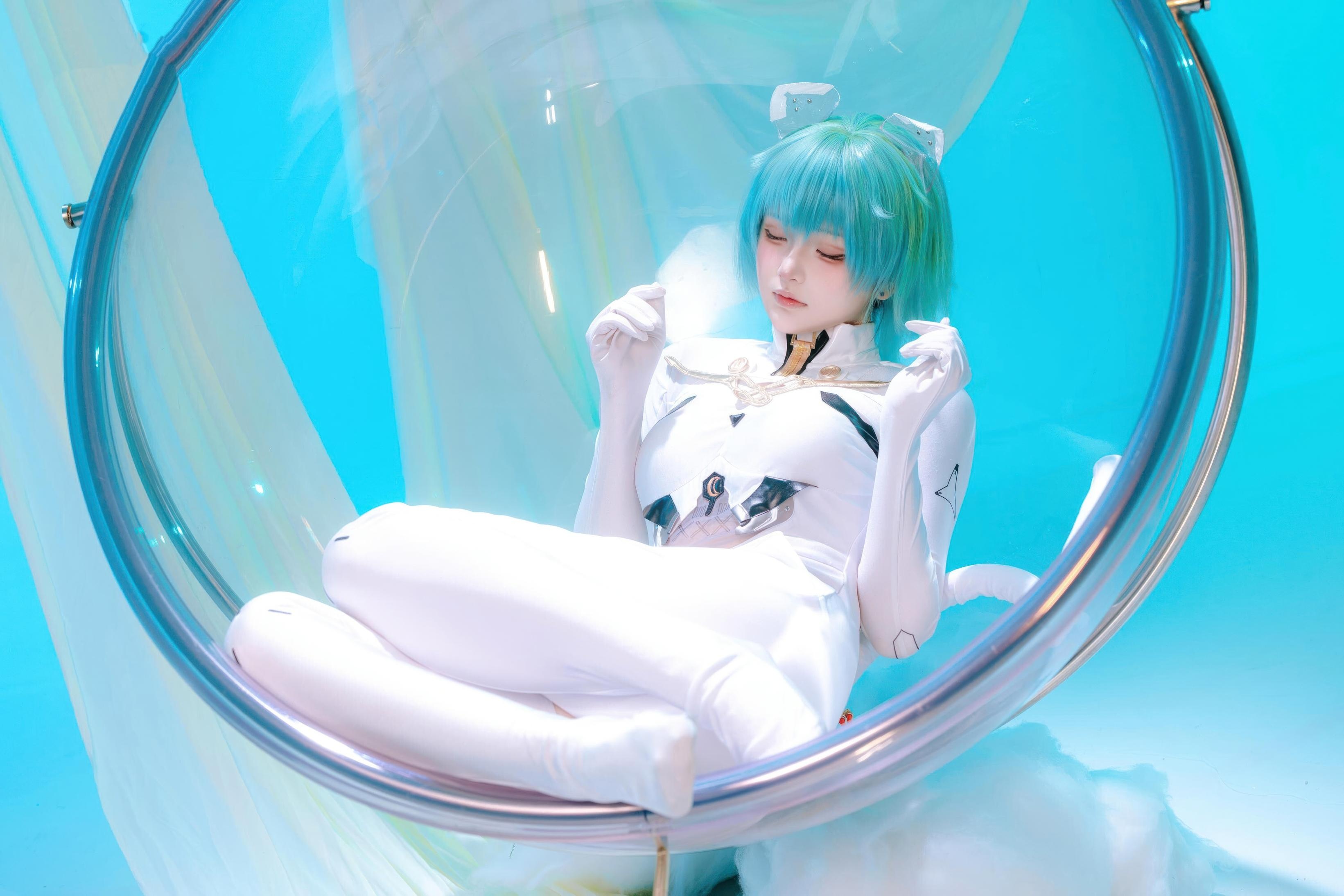 [Cosplay] Yuy Fish - Azur Lane Admiral Nakhimov: Blue-Green Short Hair, White Bodysuit, Stunning Curves, 45P