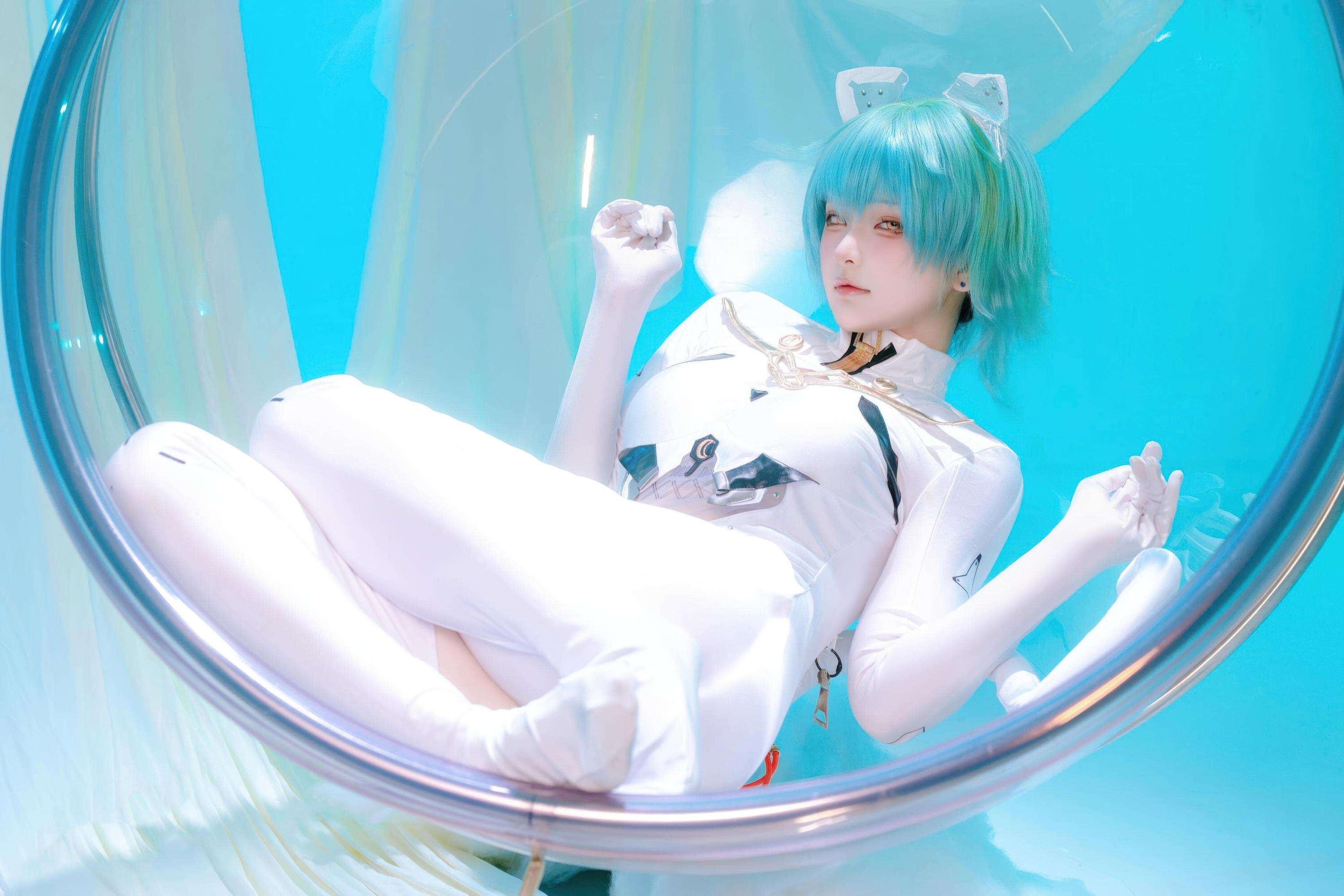 [Cosplay] Yuy Fish - Azur Lane Admiral Nakhimov: Blue-Green Short Hair, White Bodysuit, Stunning Curves, 45P