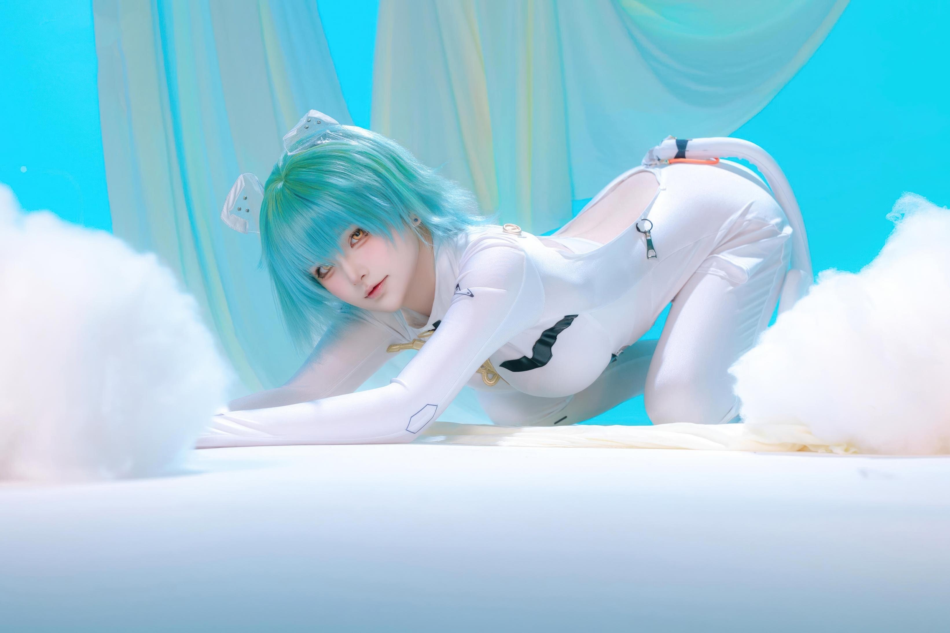 [Cosplay] Yuy Fish - Azur Lane Admiral Nakhimov: Blue-Green Short Hair, White Bodysuit, Stunning Curves, 45P
