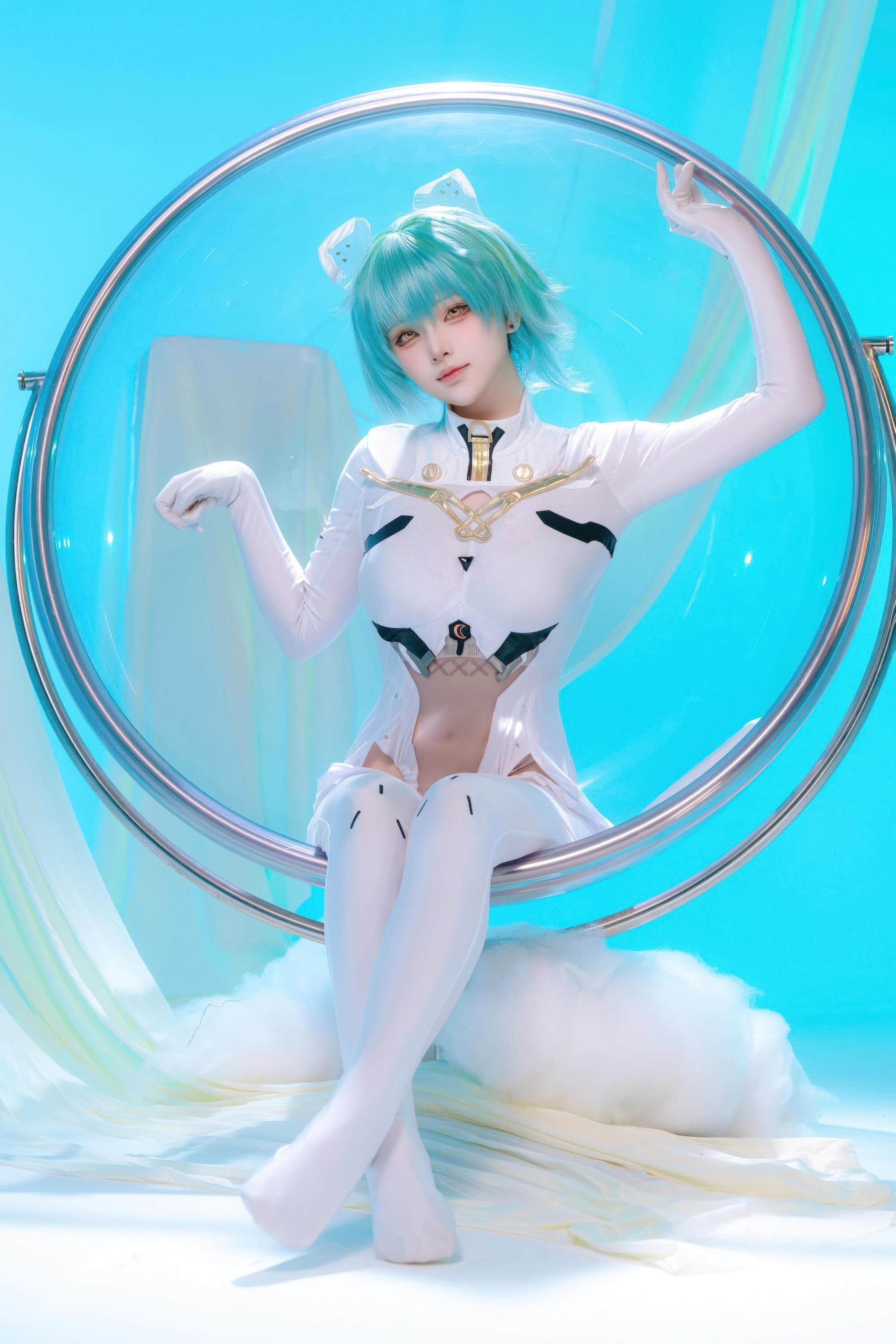 '[cosplay] 屿鱼 - 碧蓝航线 Na-xi-mô-phu·Hải quân thượng tướng: Tóc ngắn xanh lam, bodysuit trắng, vòng một quyến rũ, chân dài 45P'