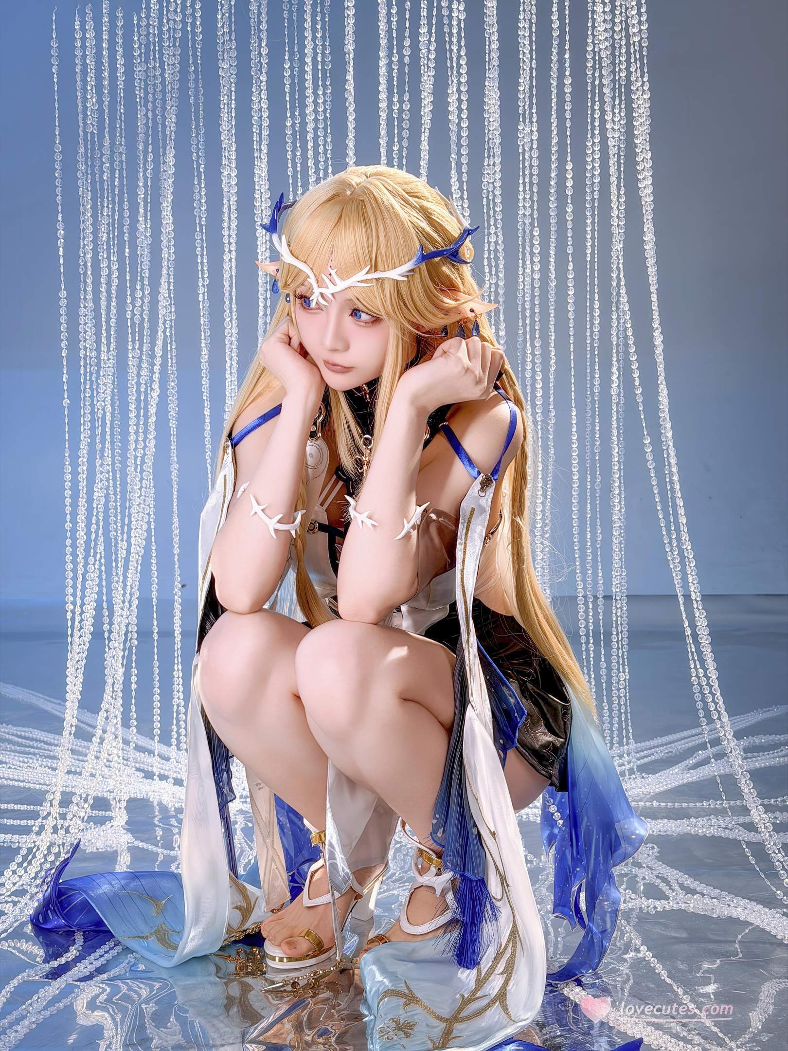 【コスプレ】星之迟迟Hoshilily - 鳴潮カティシア：金髪エルフ耳の青白い衣装、美胸長腿再現 31P