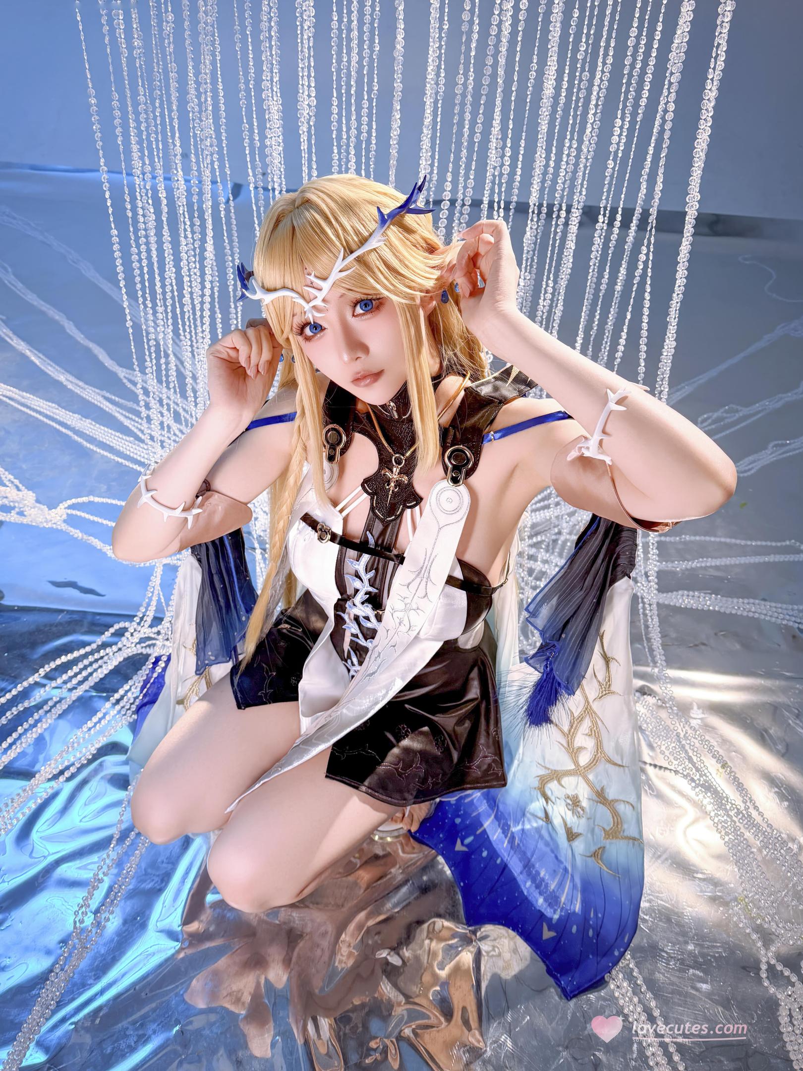 【コスプレ】星之迟迟Hoshilily - 鳴潮カティシア：金髪エルフ耳の青白い衣装、美胸長腿再現 31P