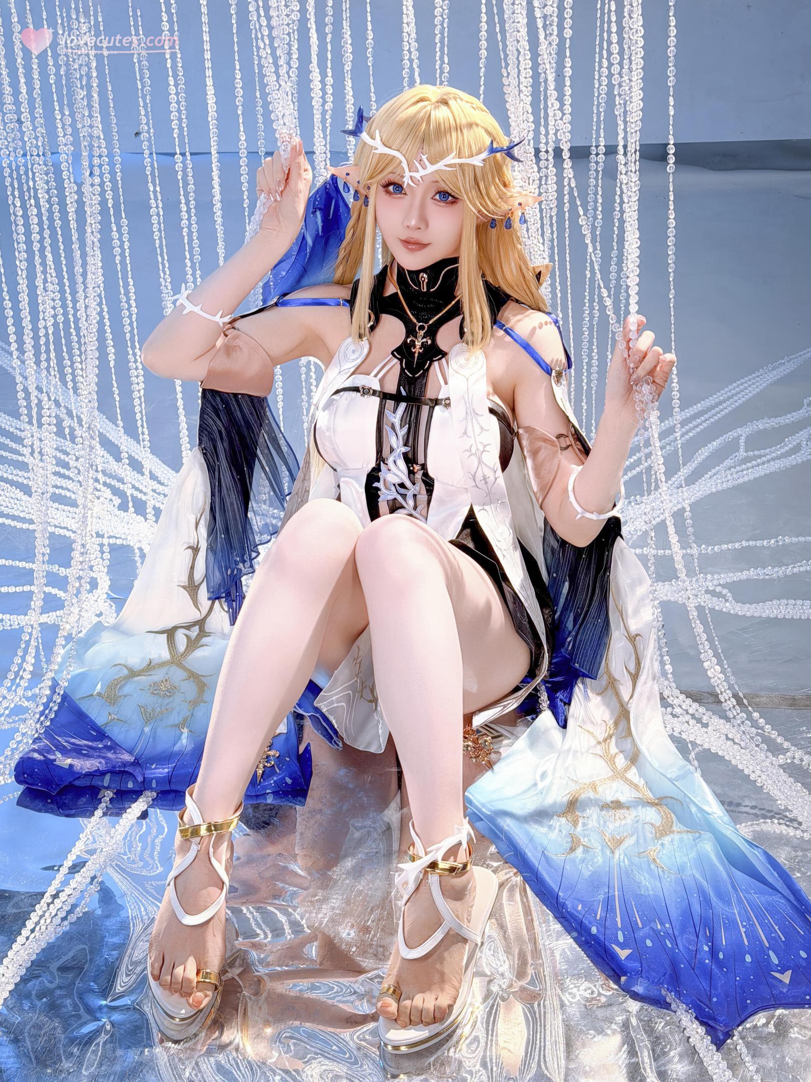 【コスプレ】星之迟迟Hoshilily - 鳴潮カティシア：金髪エルフ耳の青白い衣装、美胸長腿再現 31P