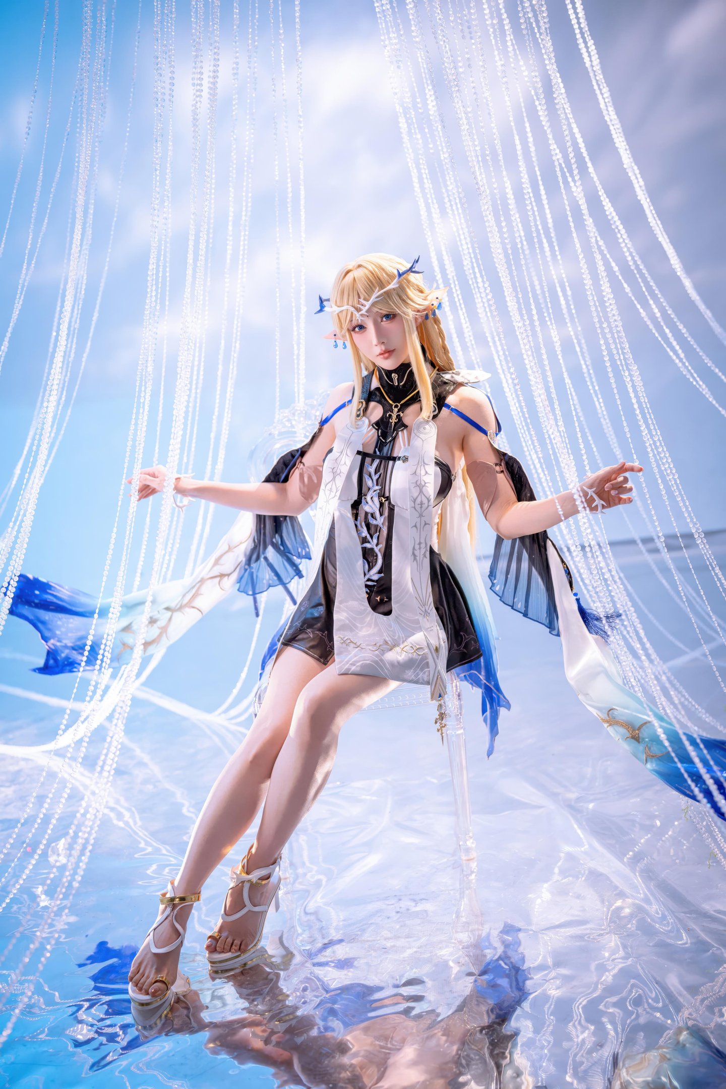 【コスプレ】星之迟迟Hoshilily - 鳴潮カティシア：金髪エルフ耳の青白い衣装、美胸長腿再現 31P