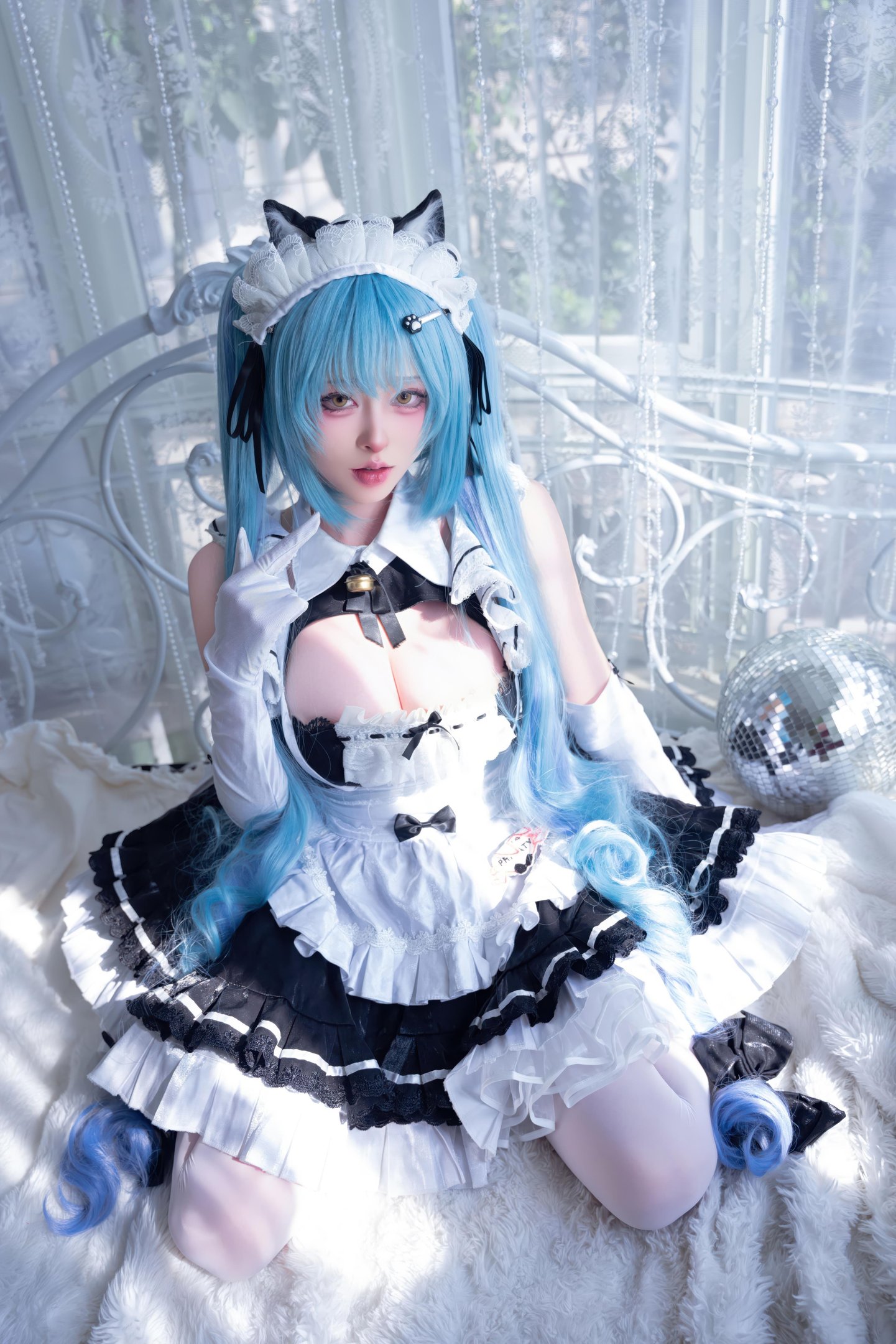 [Cosplay] Shimizu Yuno - Nikke Goddess of Victory Plavati: Blue-Haired Cat-Eared Maid with Sheer Stockings, 85P1V