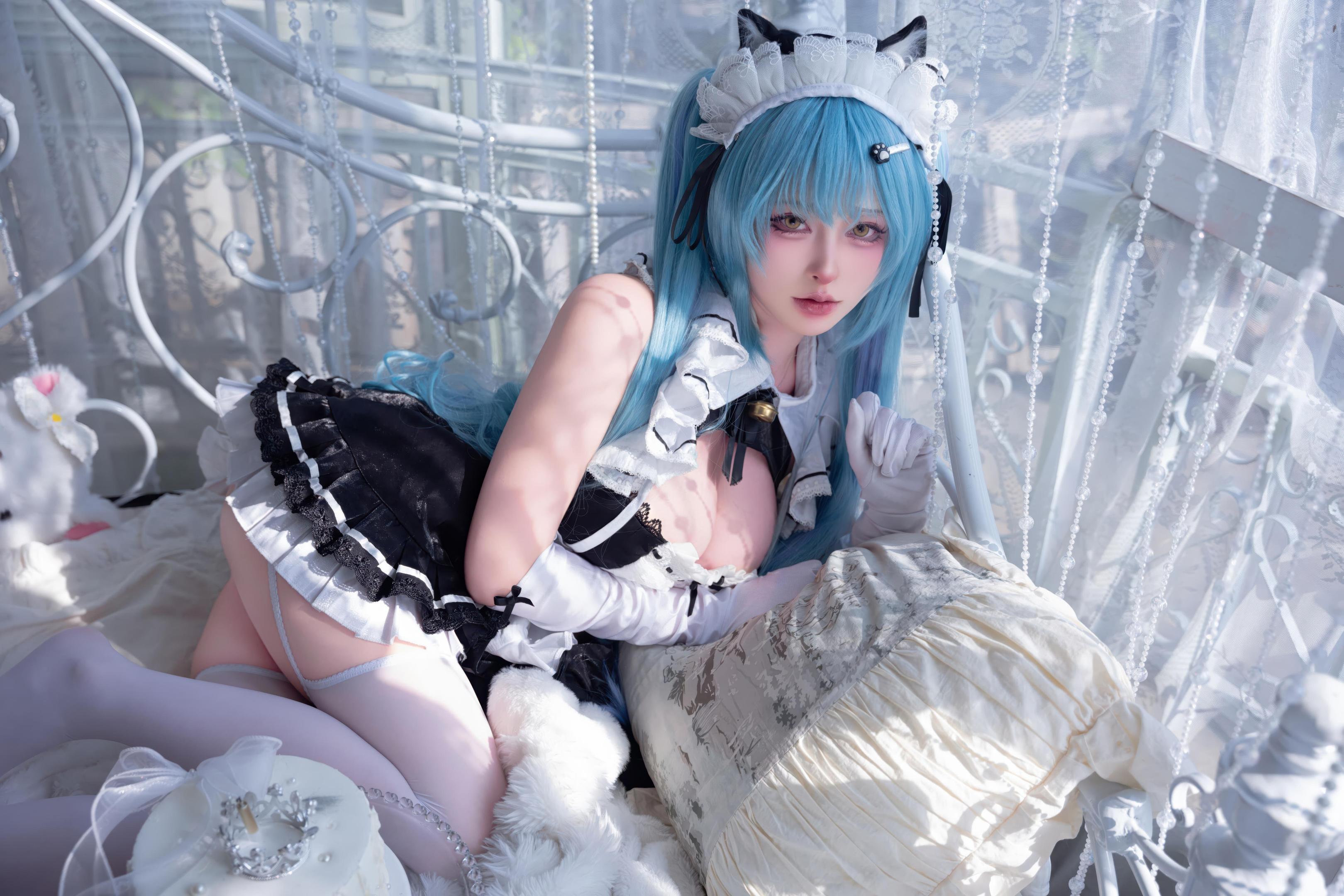 [Cosplay] Shimizu Yuno - Nikke Goddess of Victory Plavati: Blue-Haired Cat-Eared Maid with Sheer Stockings, 85P1V