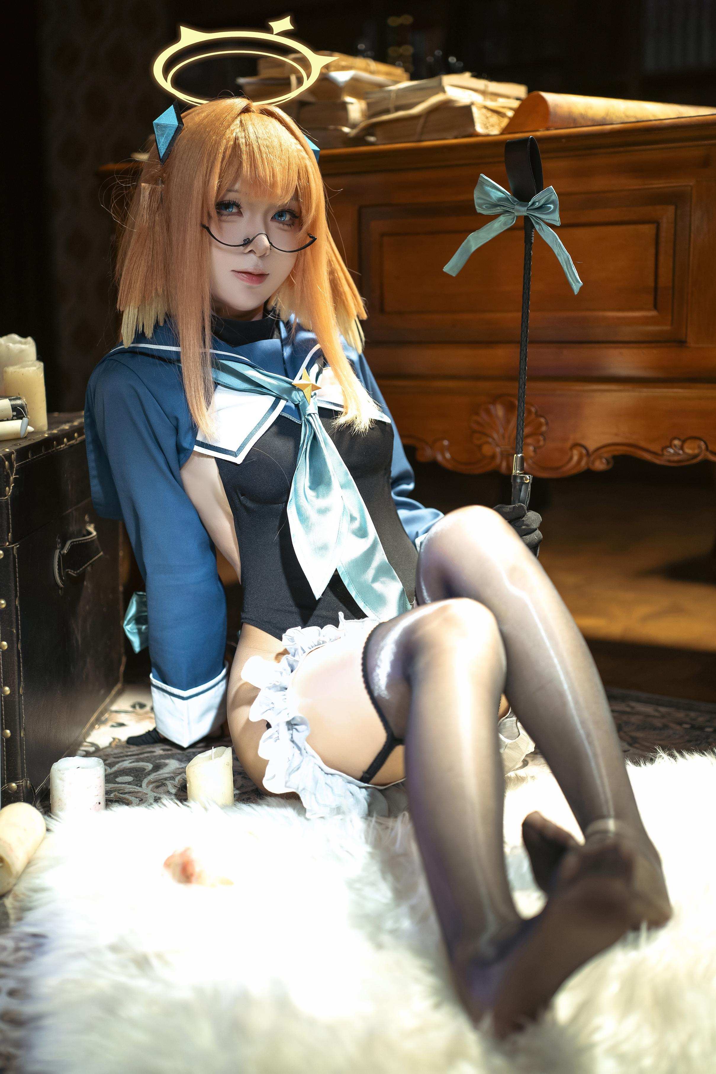 【コスプレ】矢量魚 - 蔚蓝档案 志美子：眼鏡光環図書館 黒スト高スリット露臀再現 50P