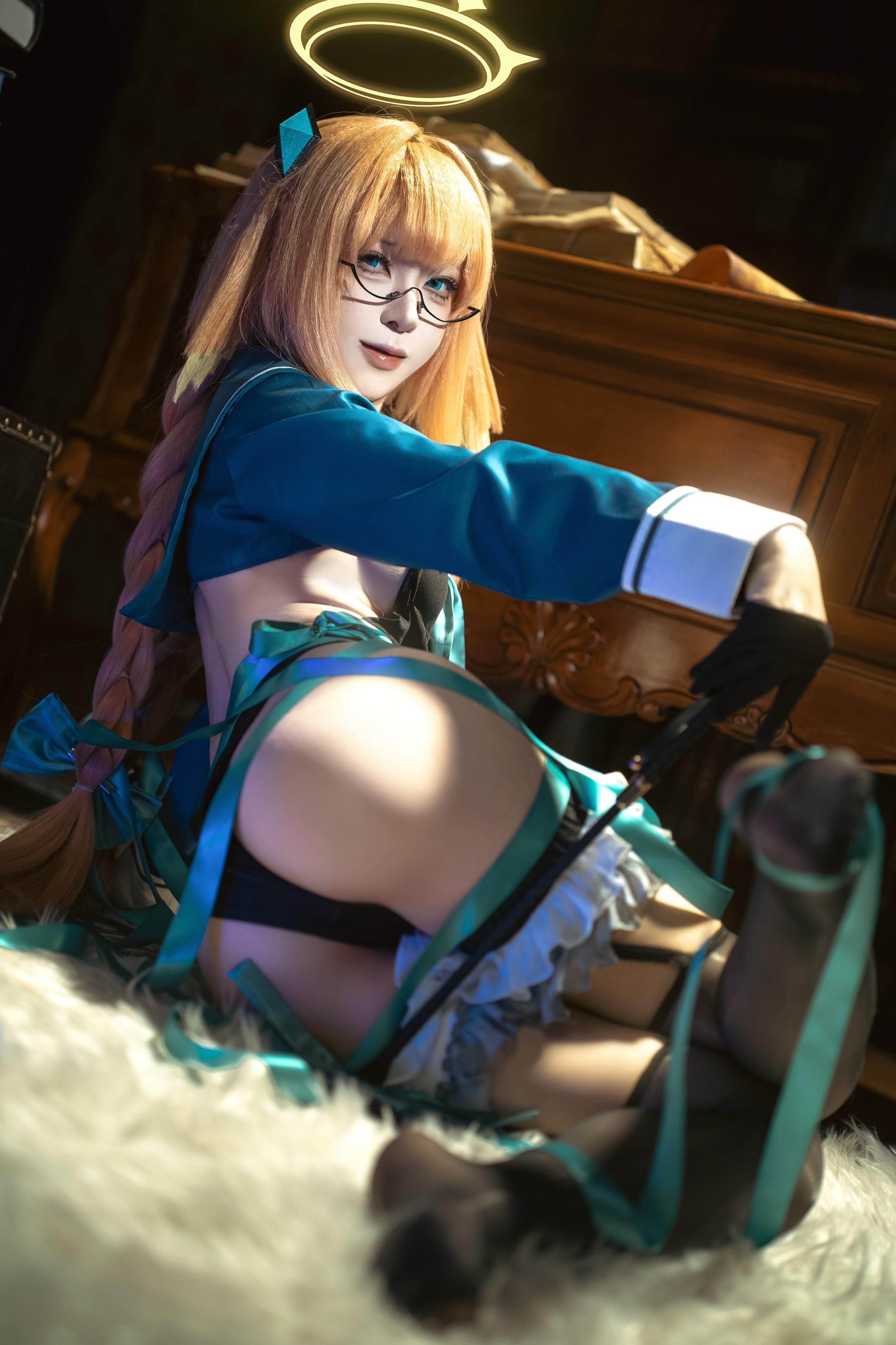 【コスプレ】矢量魚 - 蔚蓝档案 志美子：眼鏡光環図書館 黒スト高スリット露臀再現 50P
