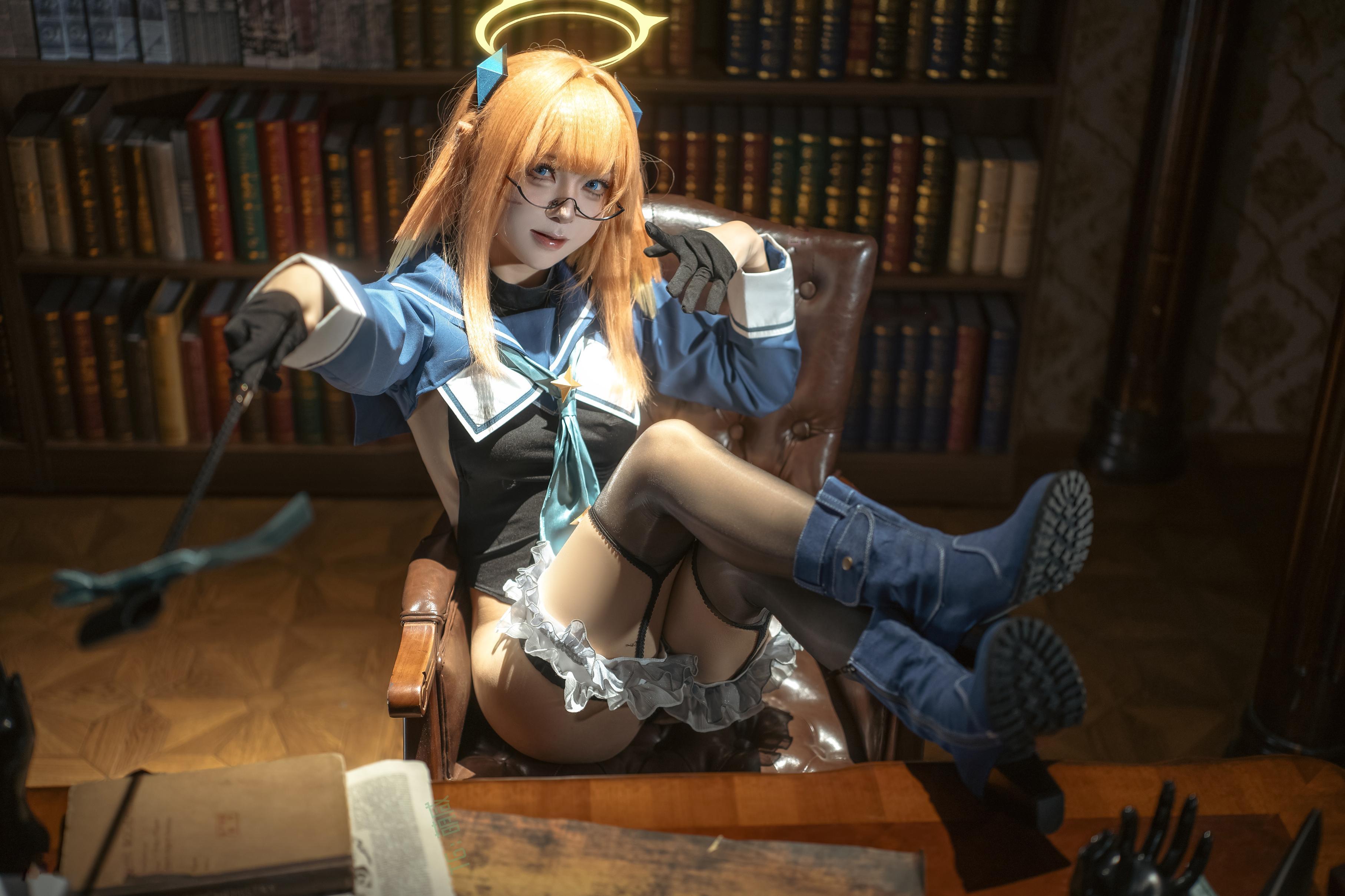【コスプレ】矢量魚 - 蔚蓝档案 志美子：眼鏡光環図書館 黒スト高スリット露臀再現 50P