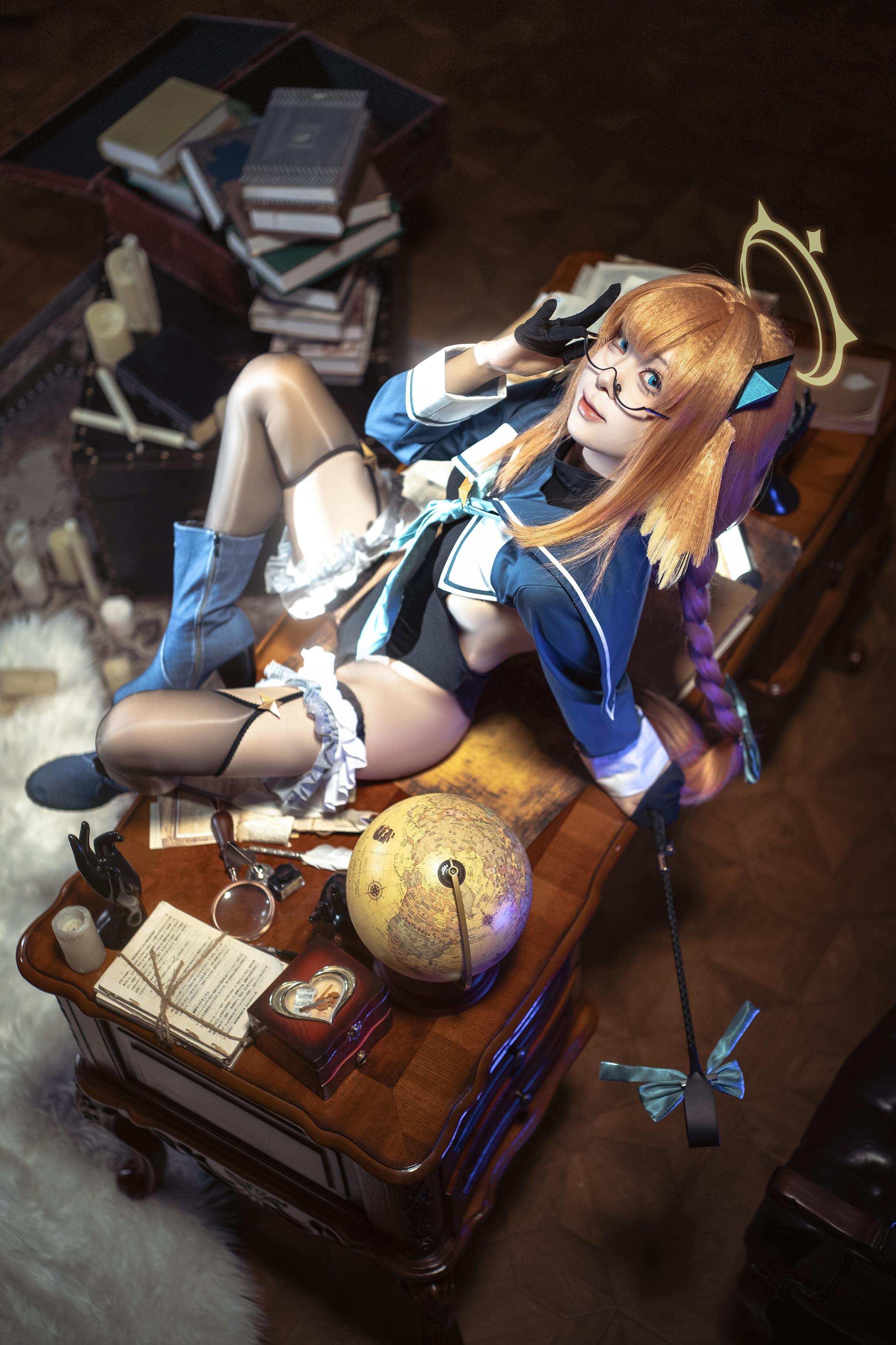 【コスプレ】矢量魚 - 蔚蓝档案 志美子：眼鏡光環図書館 黒スト高スリット露臀再現 50P