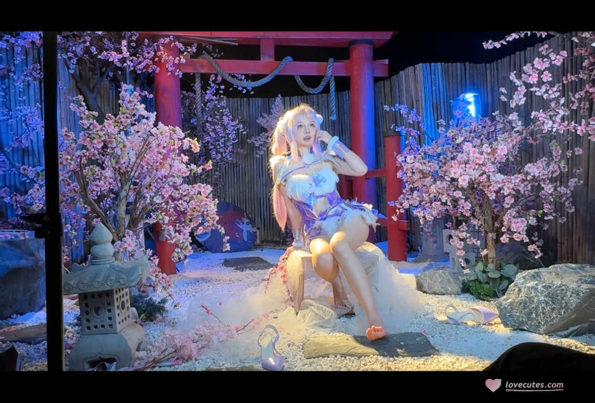 [คอสเพลย์] 阿薰kaOri - 永劫无间 殷紫萍: ชุดซากุระผมชมพูเผยจุดลับ ขนาดใหญ่ 61P1V