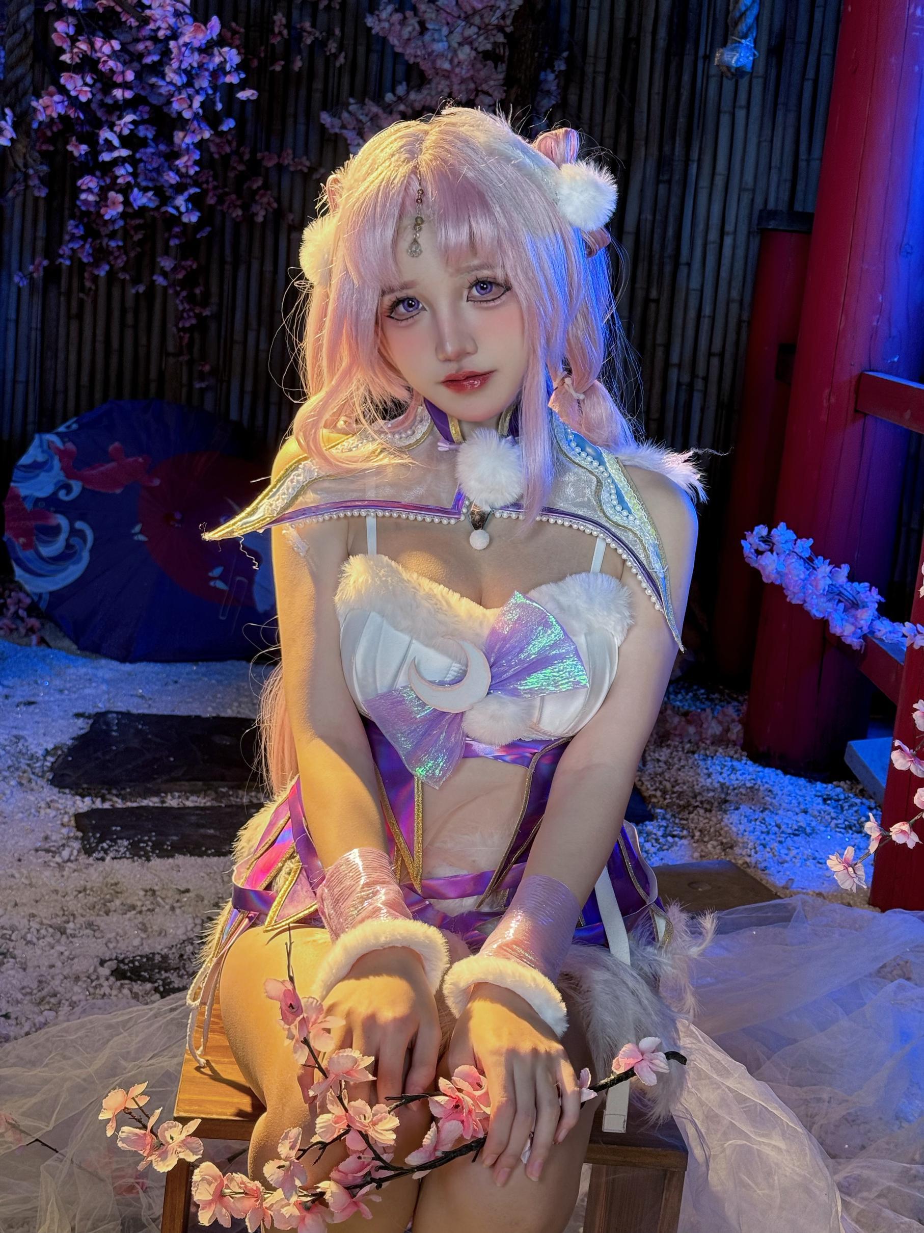[คอสเพลย์] 阿薰kaOri - 永劫无间 殷紫萍: ชุดซากุระผมชมพูเผยจุดลับ ขนาดใหญ่ 61P1V