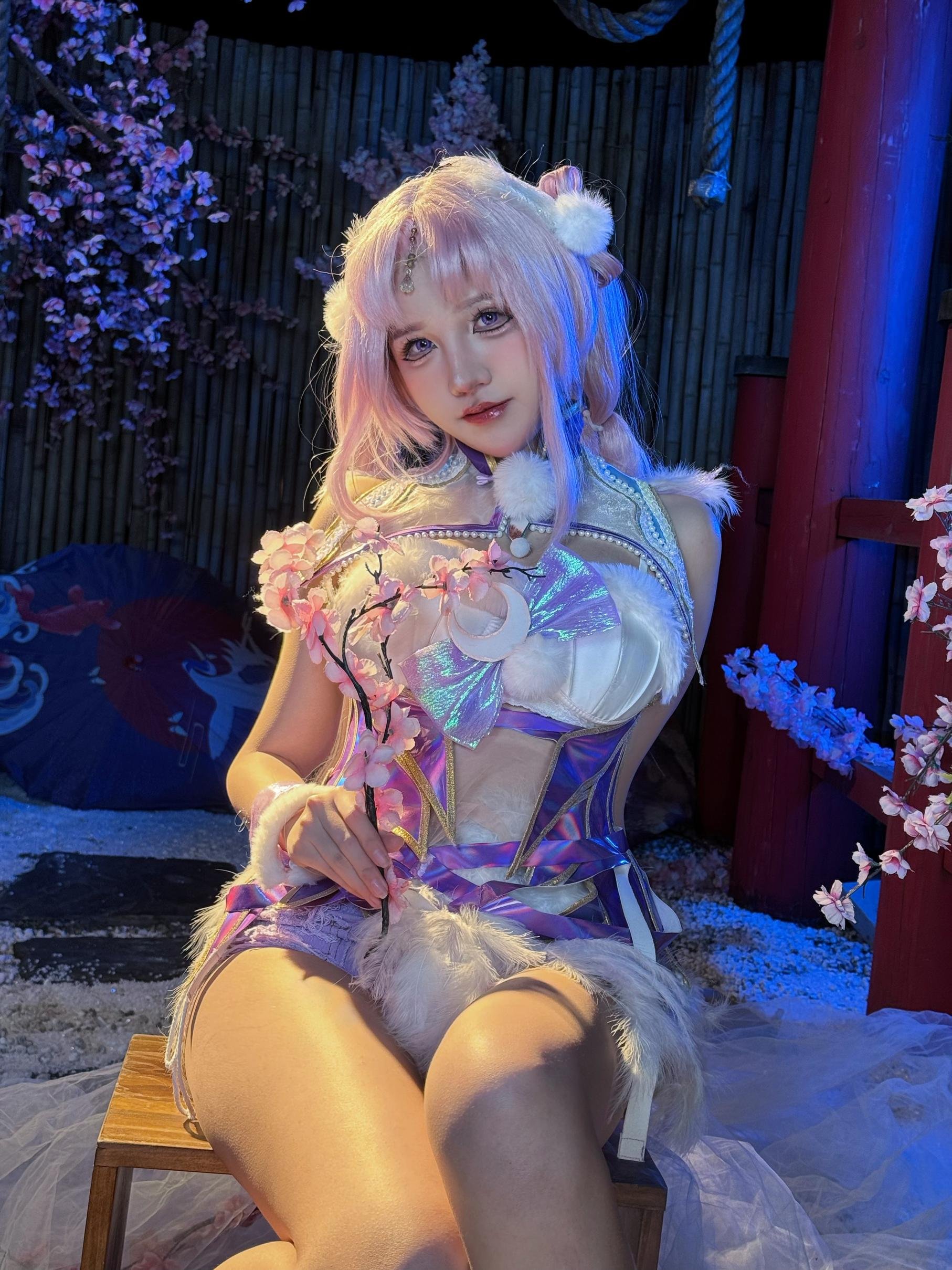 [คอสเพลย์] 阿薰kaOri - 永劫无间 殷紫萍: ชุดซากุระผมชมพูเผยจุดลับ ขนาดใหญ่ 61P1V