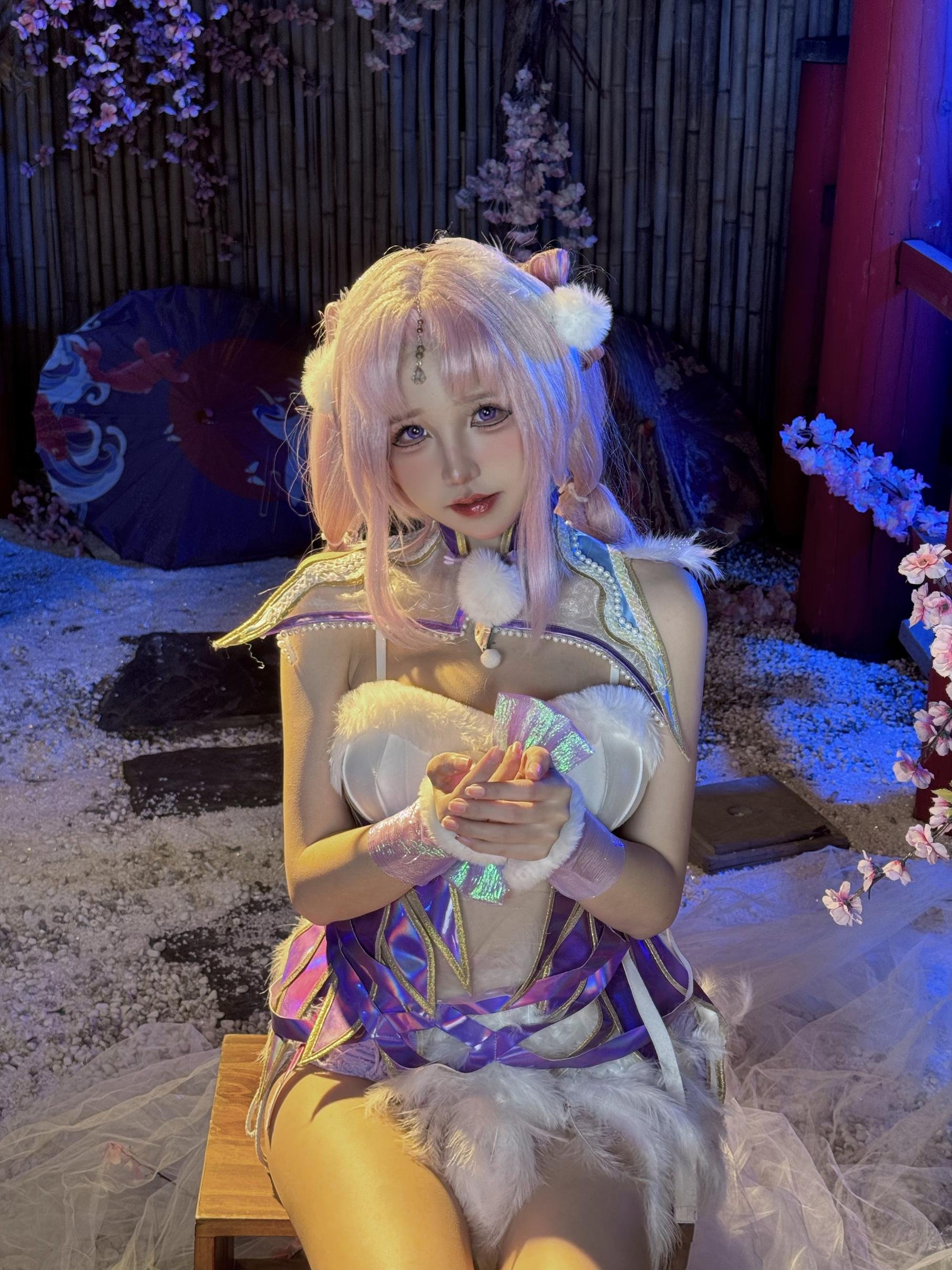 [คอสเพลย์] 阿薰kaOri - 永劫无间 殷紫萍: ชุดซากุระผมชมพูเผยจุดลับ ขนาดใหญ่ 61P1V