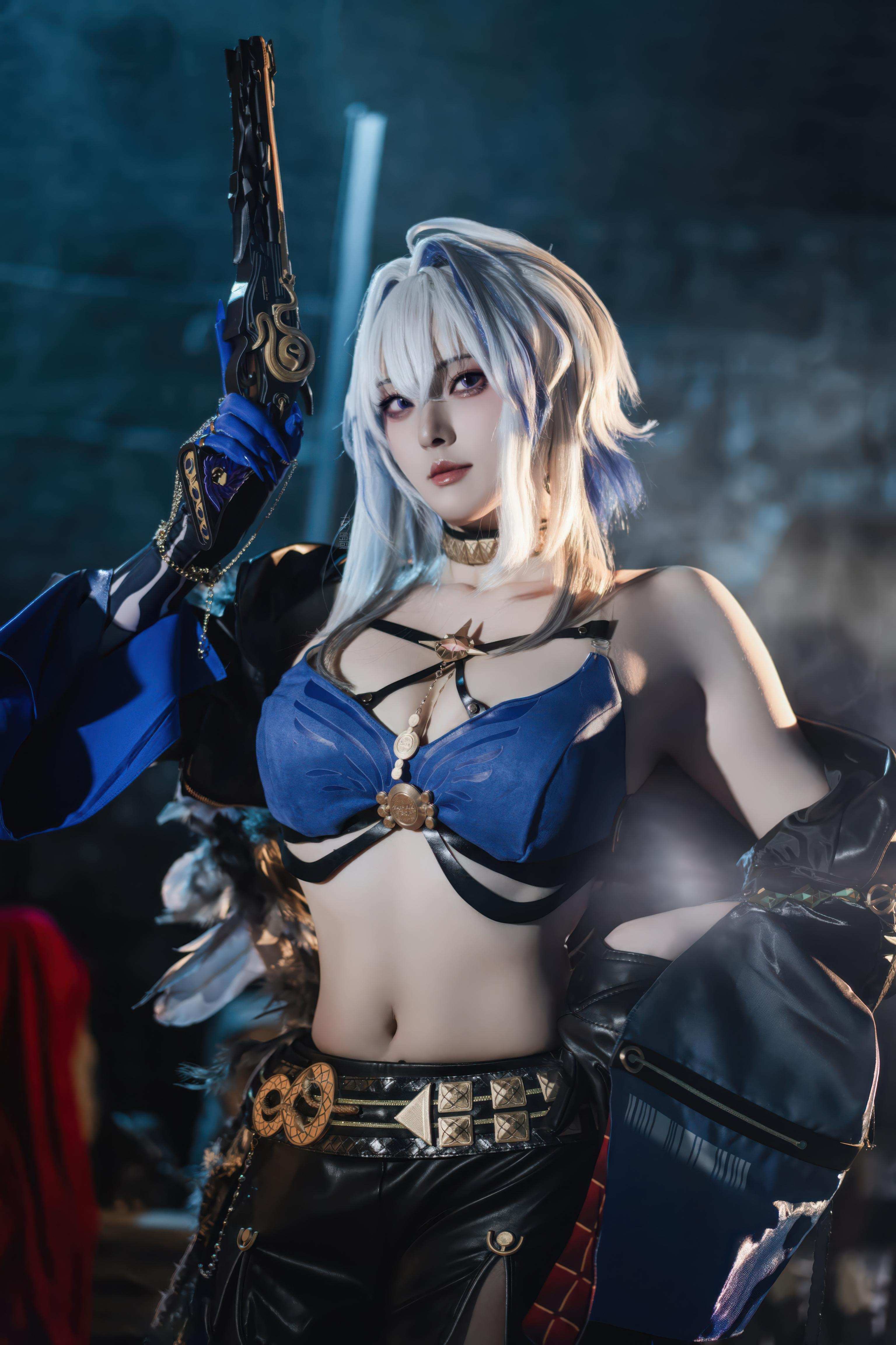 「[コスプレ] 夏夏子 - 鳴潮 嘉贝莉娜：ブルーブラック戦損黒スト高スリット露臀大尺度再現 75P」