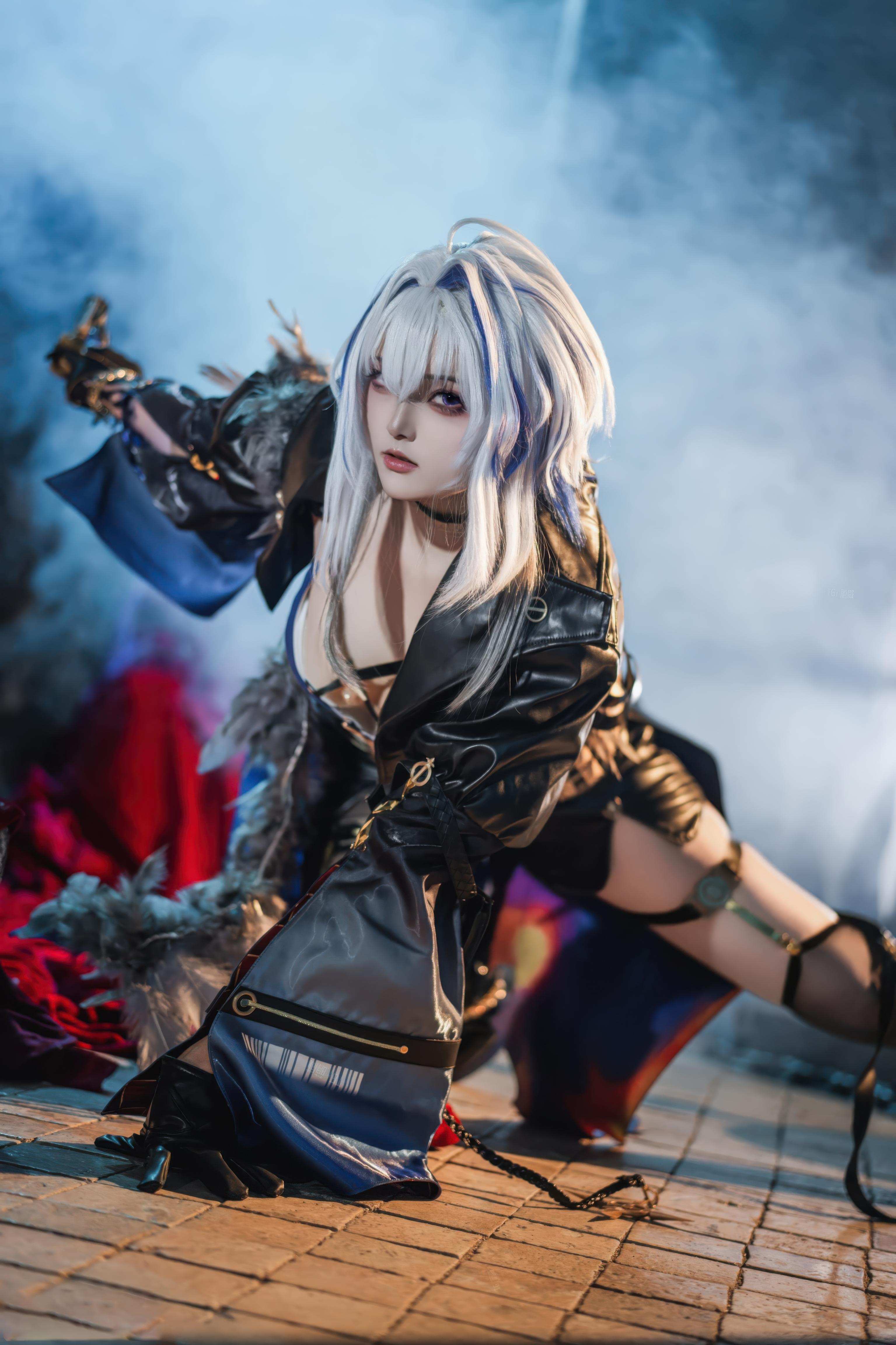 「[コスプレ] 夏夏子 - 鳴潮 嘉贝莉娜：ブルーブラック戦損黒スト高スリット露臀大尺度再現 75P」