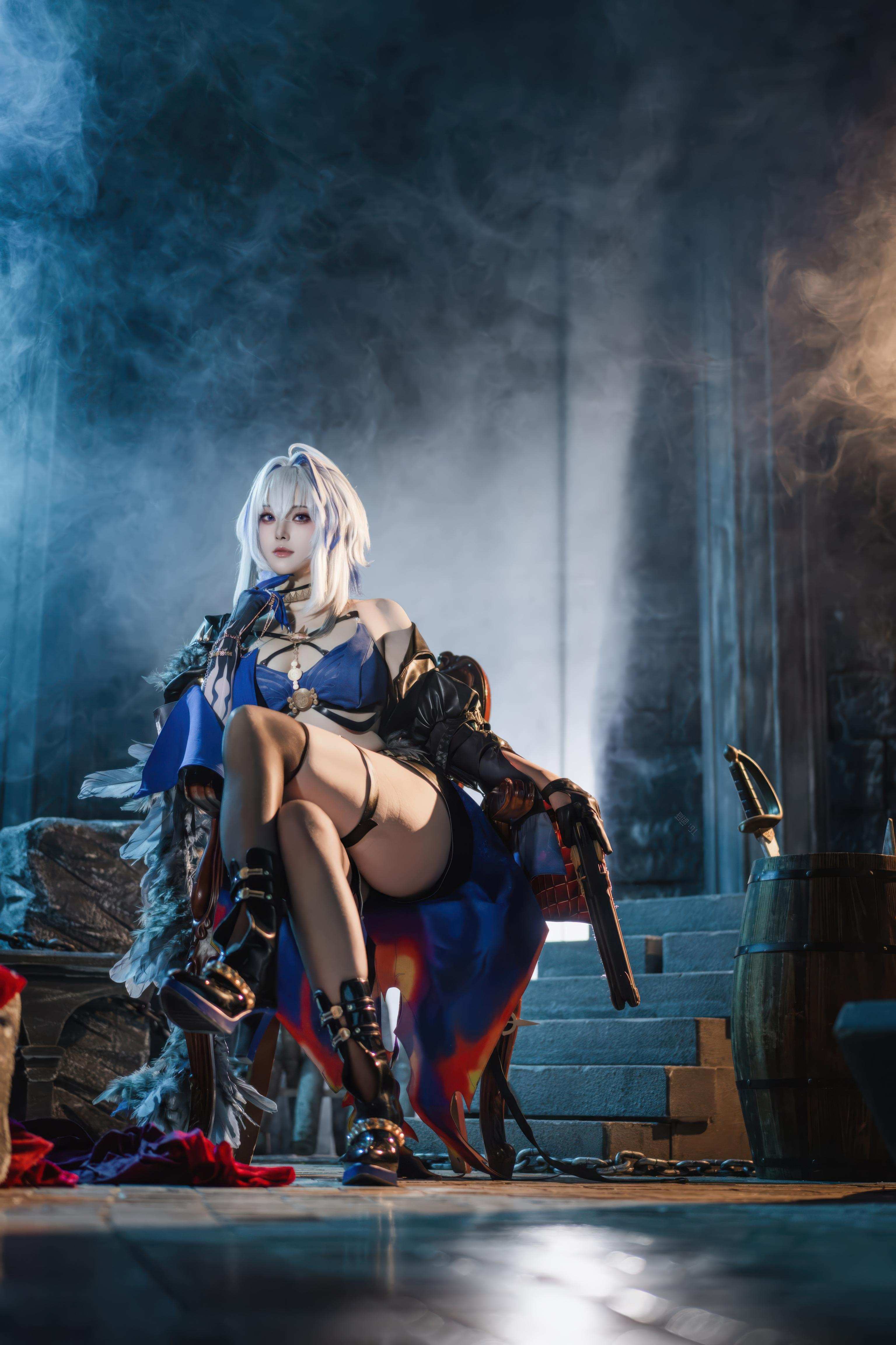 「[コスプレ] 夏夏子 - 鳴潮 嘉贝莉娜：ブルーブラック戦損黒スト高スリット露臀大尺度再現 75P」