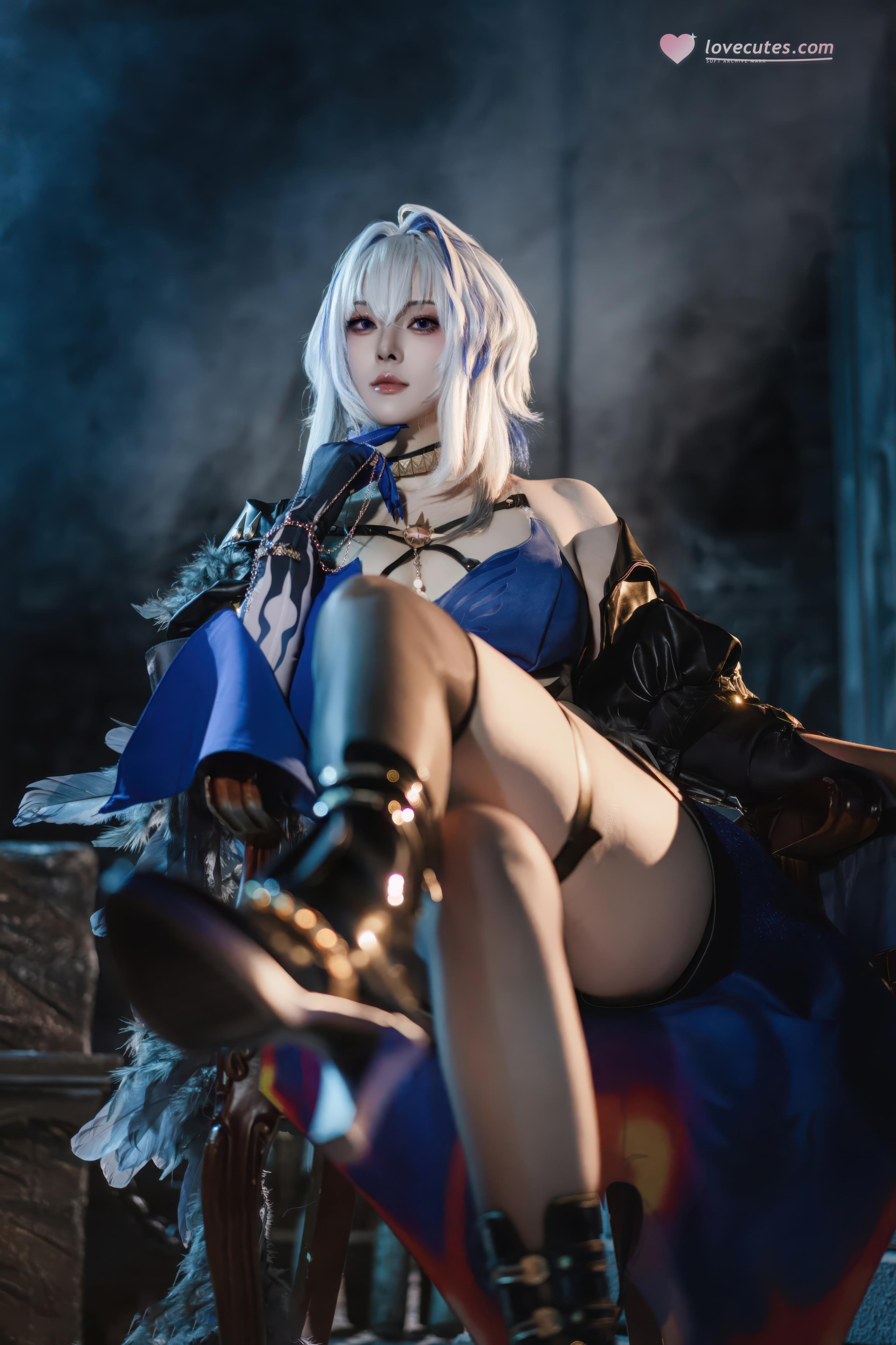 '[cosplay] Natsuko夏夏子 - Ninh Triều Gia Bội Lâm: Đen Xanh Chiến Thương, Tất Đen Cao Đùi Khỏa Thân 75P'