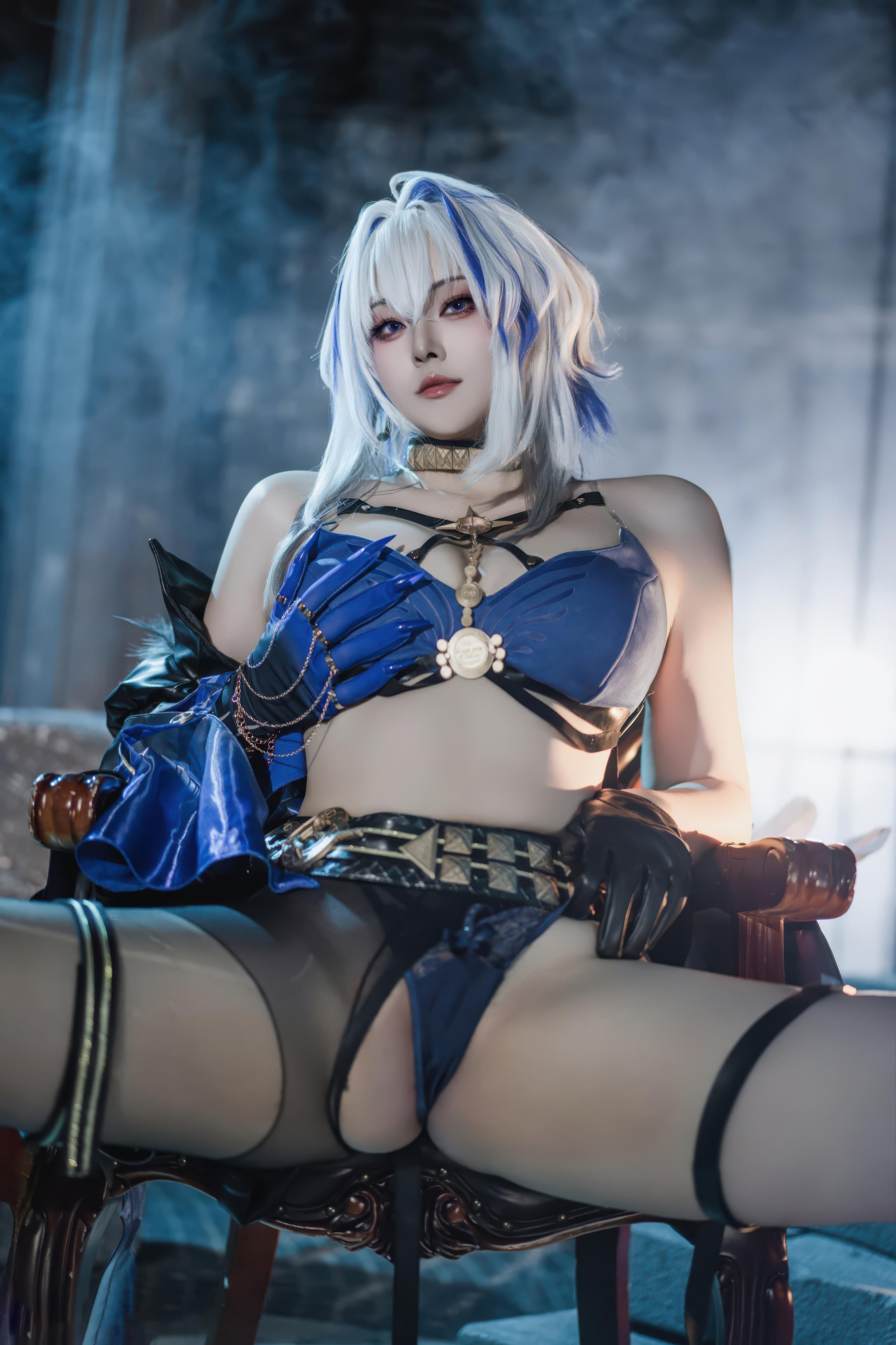 「[コスプレ] 夏夏子 - 鳴潮 嘉贝莉娜：ブルーブラック戦損黒スト高スリット露臀大尺度再現 75P」