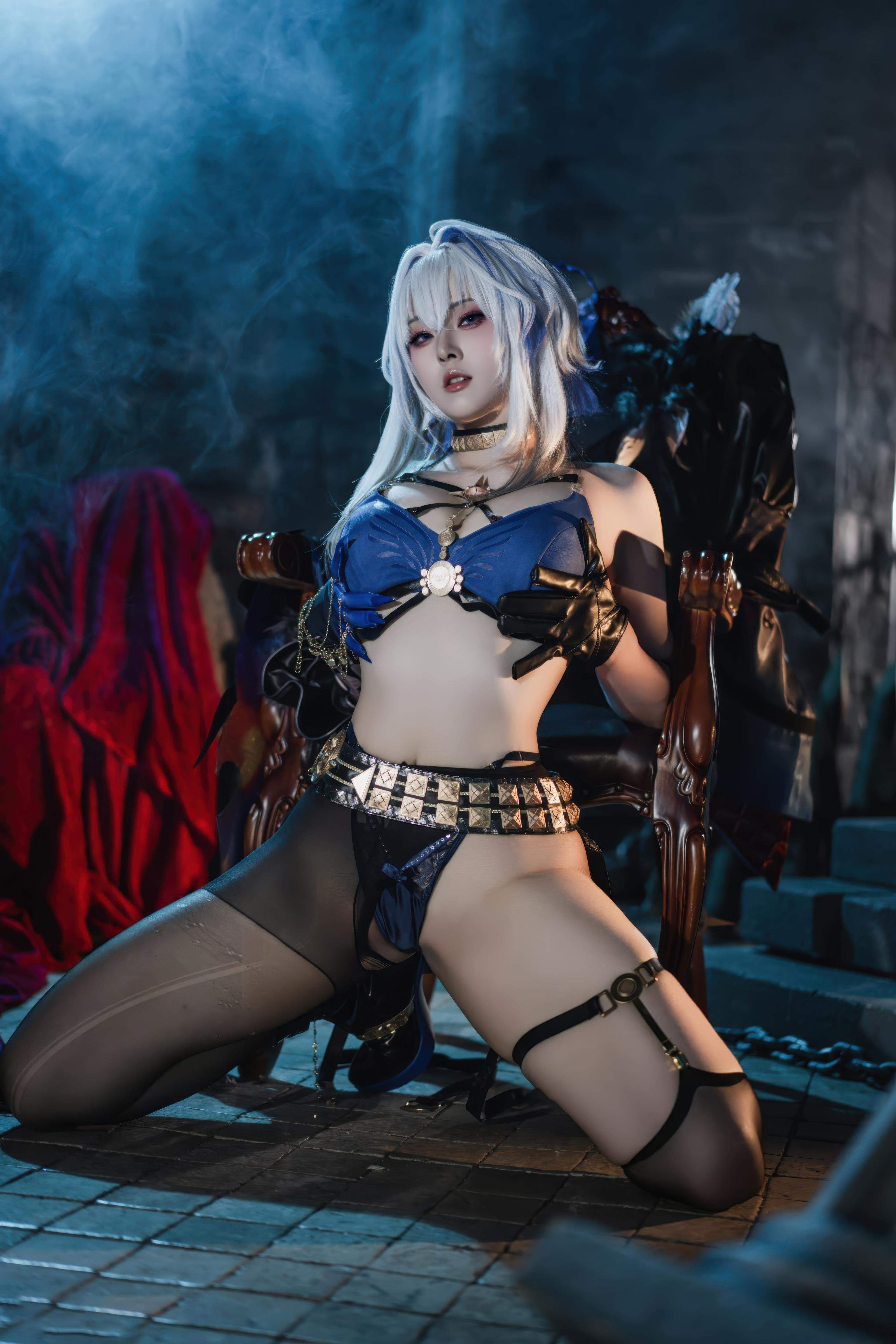 「[コスプレ] 夏夏子 - 鳴潮 嘉贝莉娜：ブルーブラック戦損黒スト高スリット露臀大尺度再現 75P」
