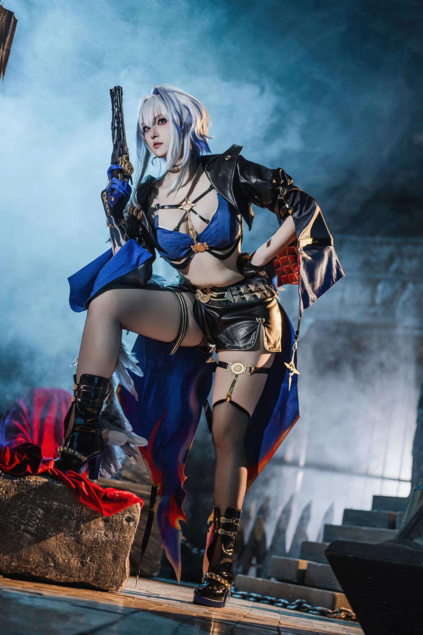 「[コスプレ] 夏夏子 - 鳴潮 嘉贝莉娜：ブルーブラック戦損黒スト高スリット露臀大尺度再現 75P」