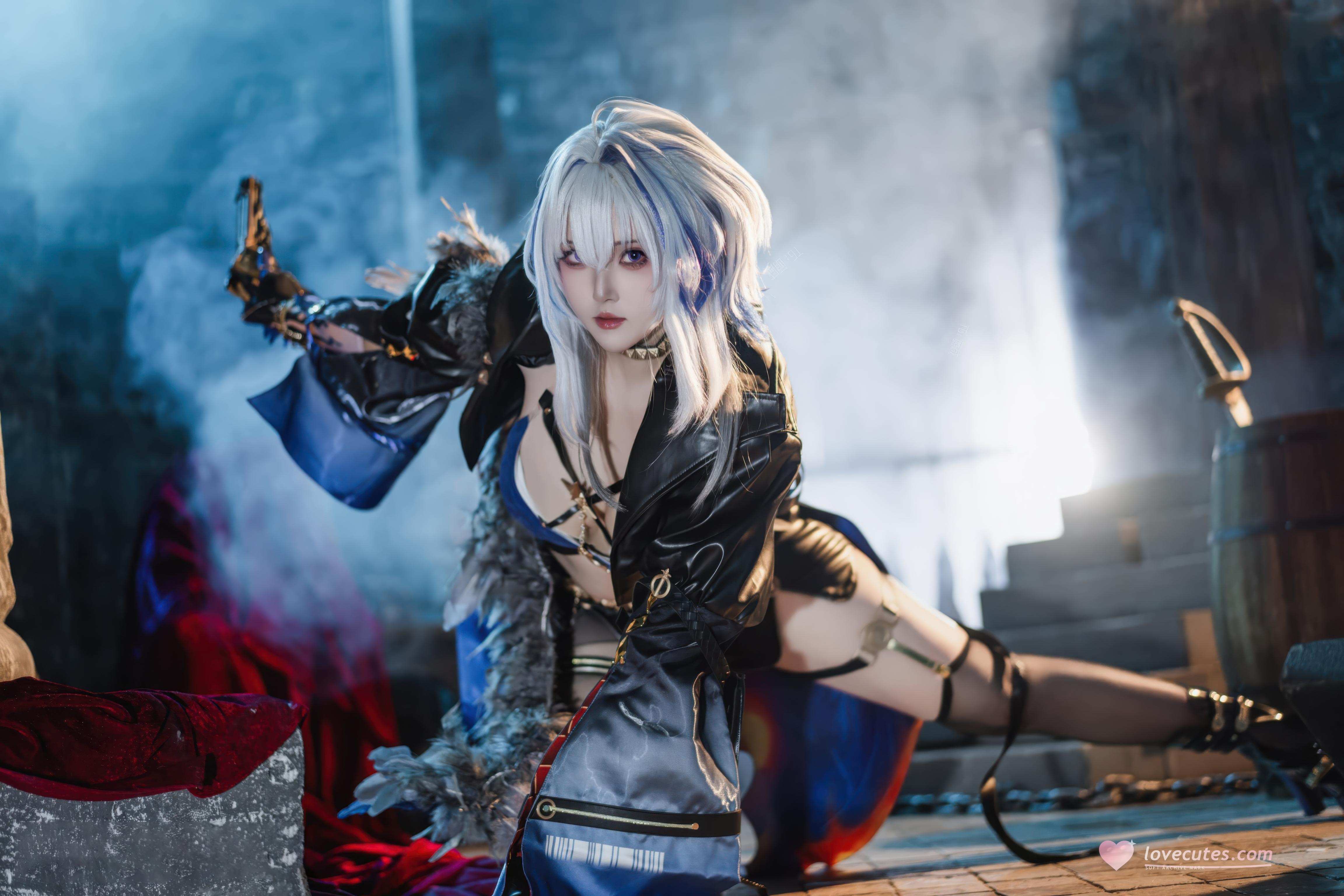 「[コスプレ] 夏夏子 - 鳴潮 嘉贝莉娜：ブルーブラック戦損黒スト高スリット露臀大尺度再現 75P」