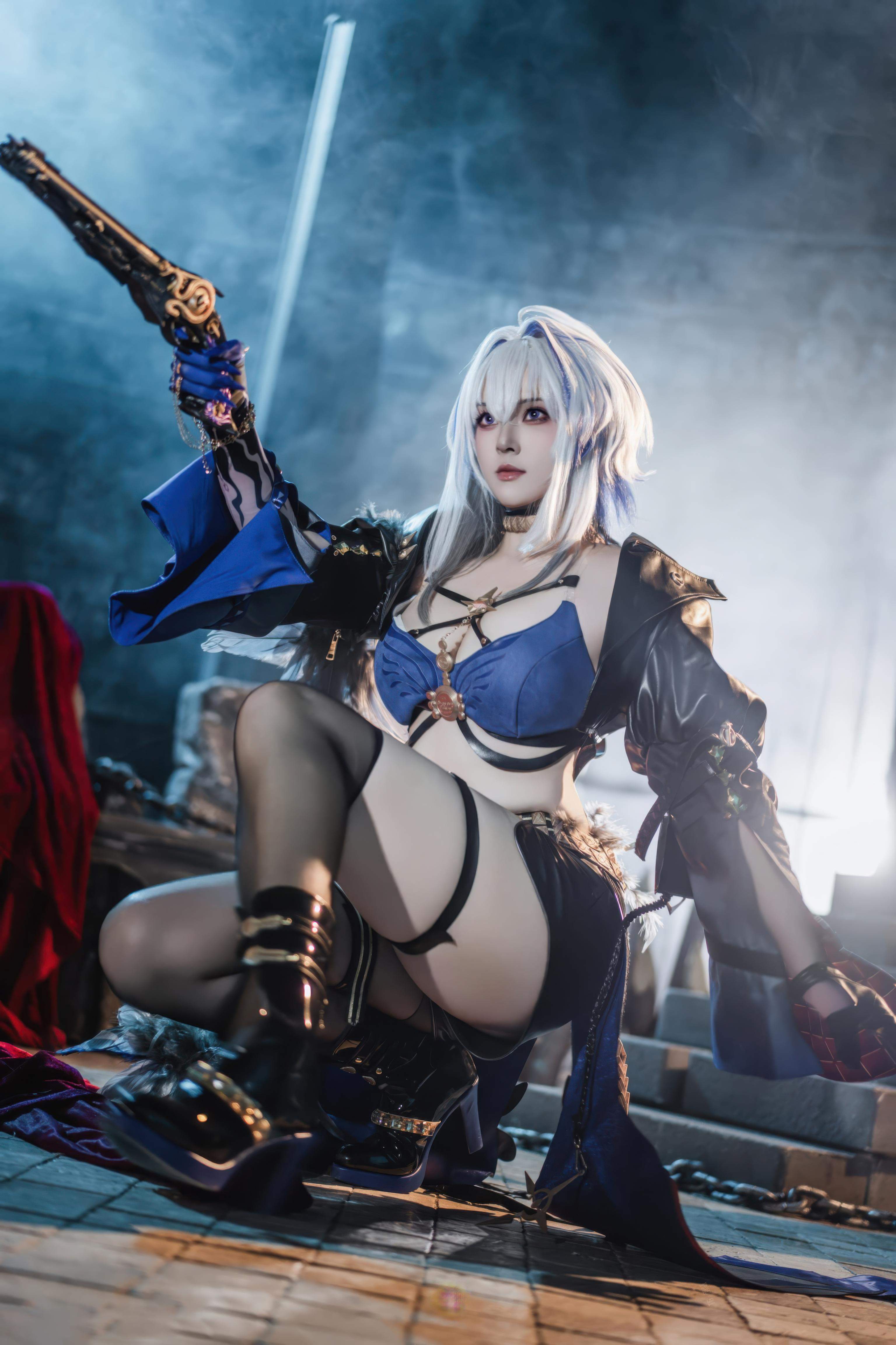 「[コスプレ] 夏夏子 - 鳴潮 嘉贝莉娜：ブルーブラック戦損黒スト高スリット露臀大尺度再現 75P」