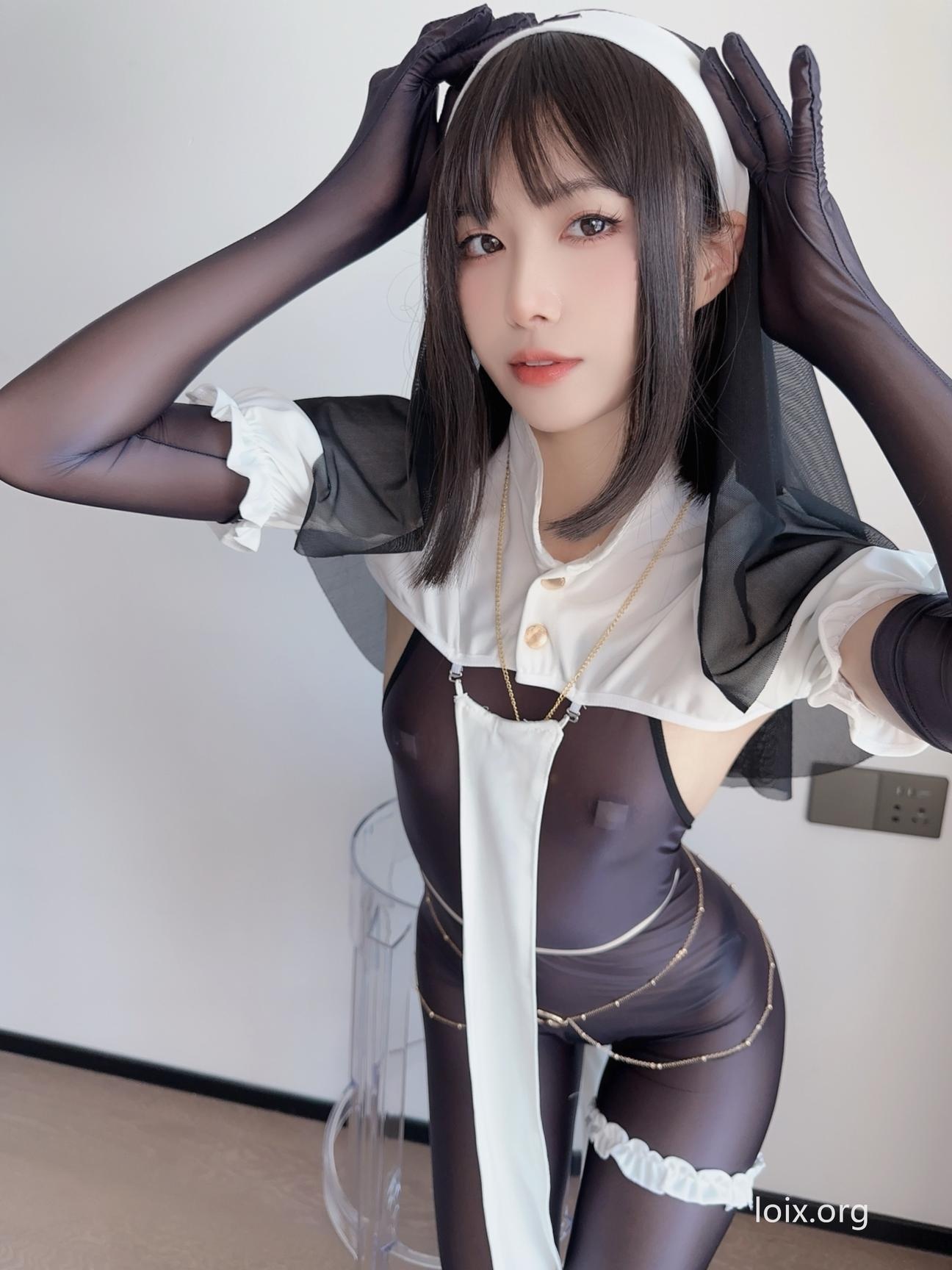 [Ảnh] Bánh Pudding Đại Pháp - Nữ Tu Thương Tổn: Trang Phục Nữ Tu Đen, Đùi Dài, Mông Nảy 52P3V