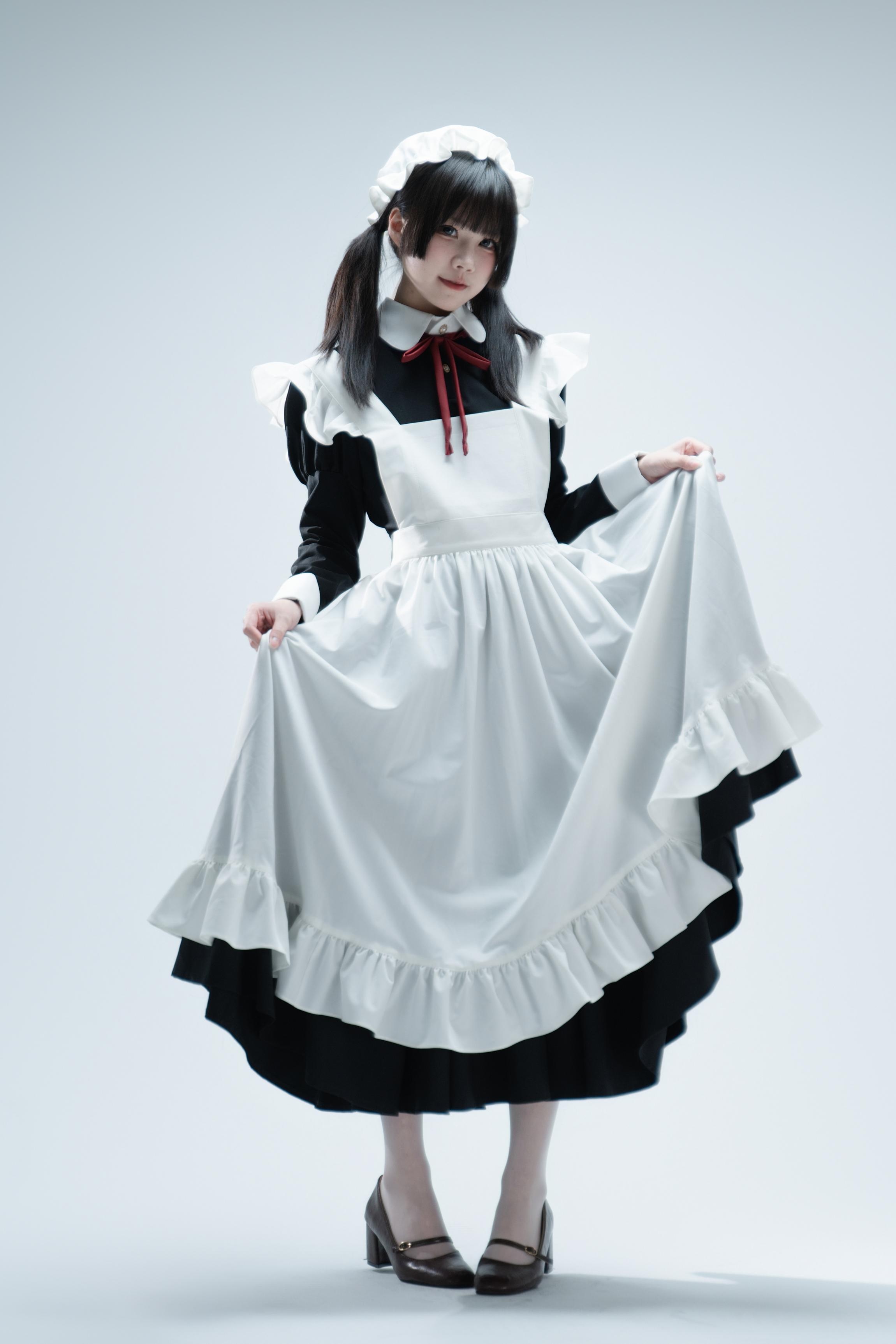 [写真] 清水凪 - 傲娇メイドの食べ方ガイド：黒髪ツインテールメイド服 美脚肉絲 106P