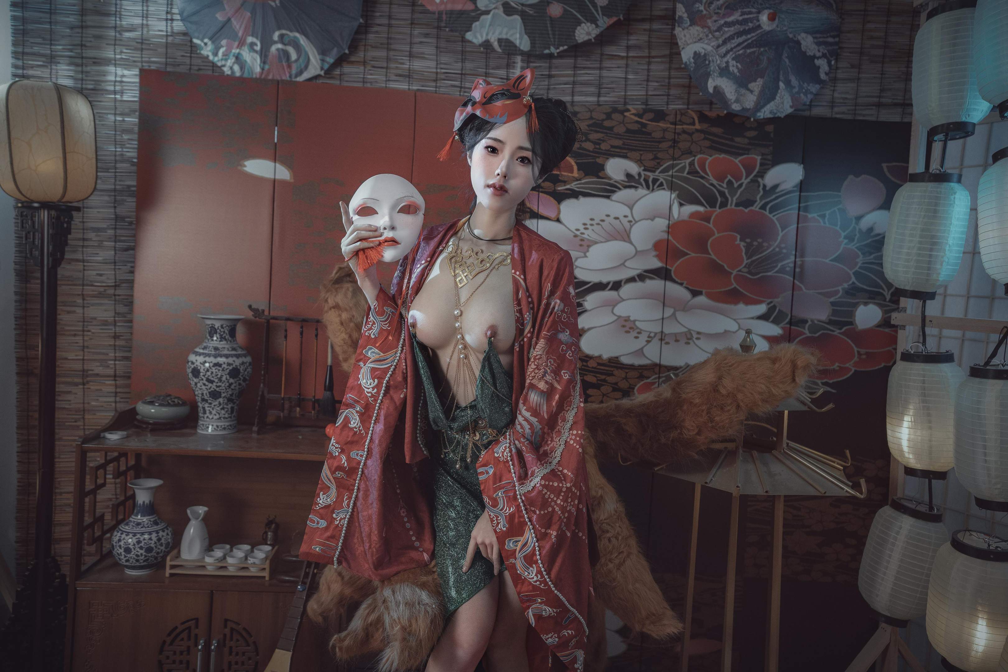 [Photos] Titanium Alloy TiTi - Qingqiu Red Fox: Ancient Style Fox Shoulder-Exposing Low-Cut with Beautiful Legs and Chest 64P