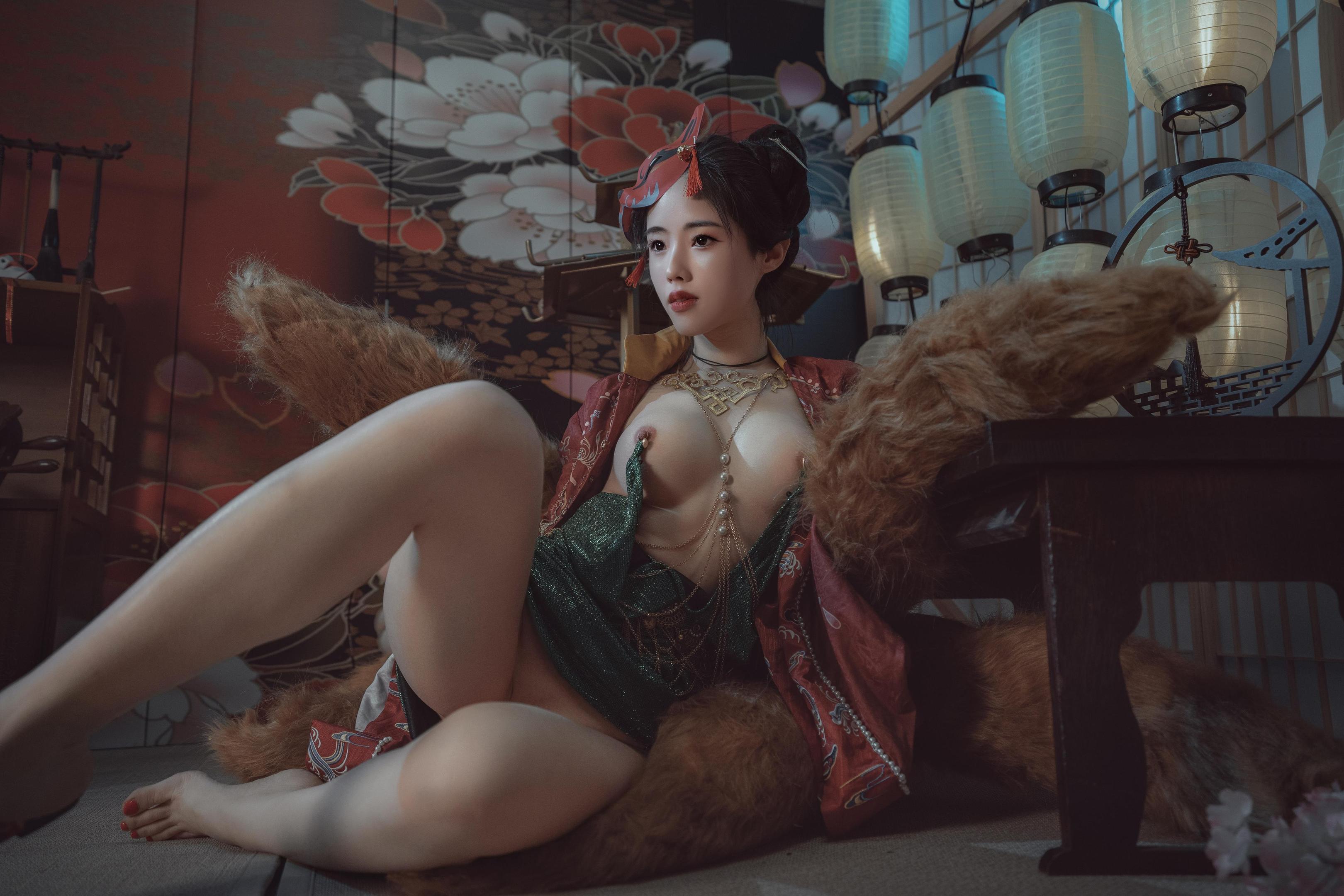 [Photos] Titanium Alloy TiTi - Qingqiu Red Fox: Ancient Style Fox Shoulder-Exposing Low-Cut with Beautiful Legs and Chest 64P