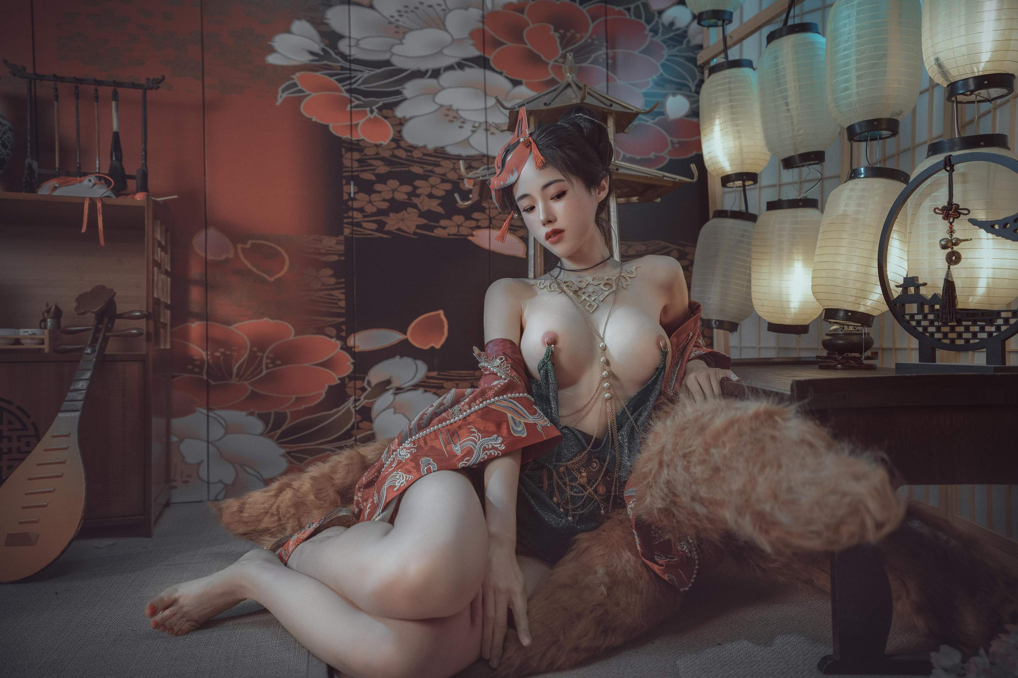 [Photos] Titanium Alloy TiTi - Qingqiu Red Fox: Ancient Style Fox Shoulder-Exposing Low-Cut with Beautiful Legs and Chest 64P