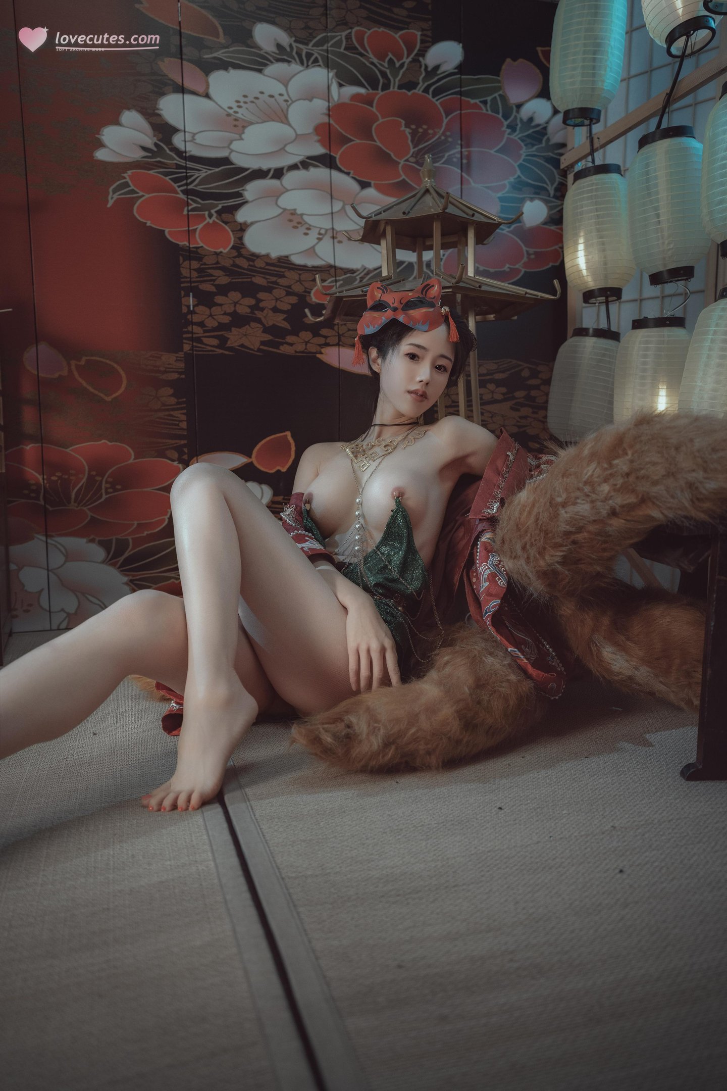 [Photos] Titanium Alloy TiTi - Qingqiu Red Fox: Ancient Style Fox Shoulder-Exposing Low-Cut with Beautiful Legs and Chest 64P