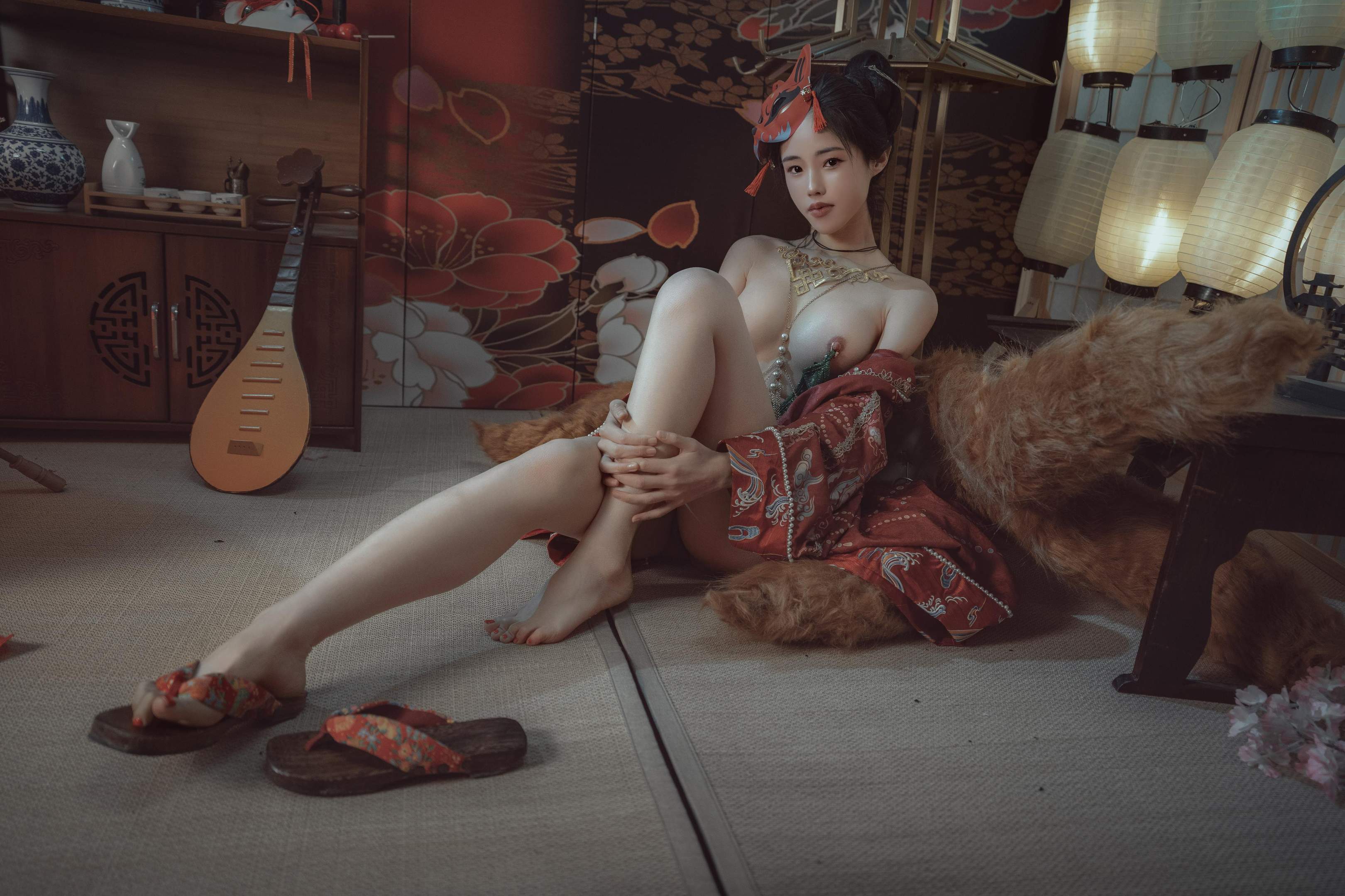 [Photos] Titanium Alloy TiTi - Qingqiu Red Fox: Ancient Style Fox Shoulder-Exposing Low-Cut with Beautiful Legs and Chest 64P