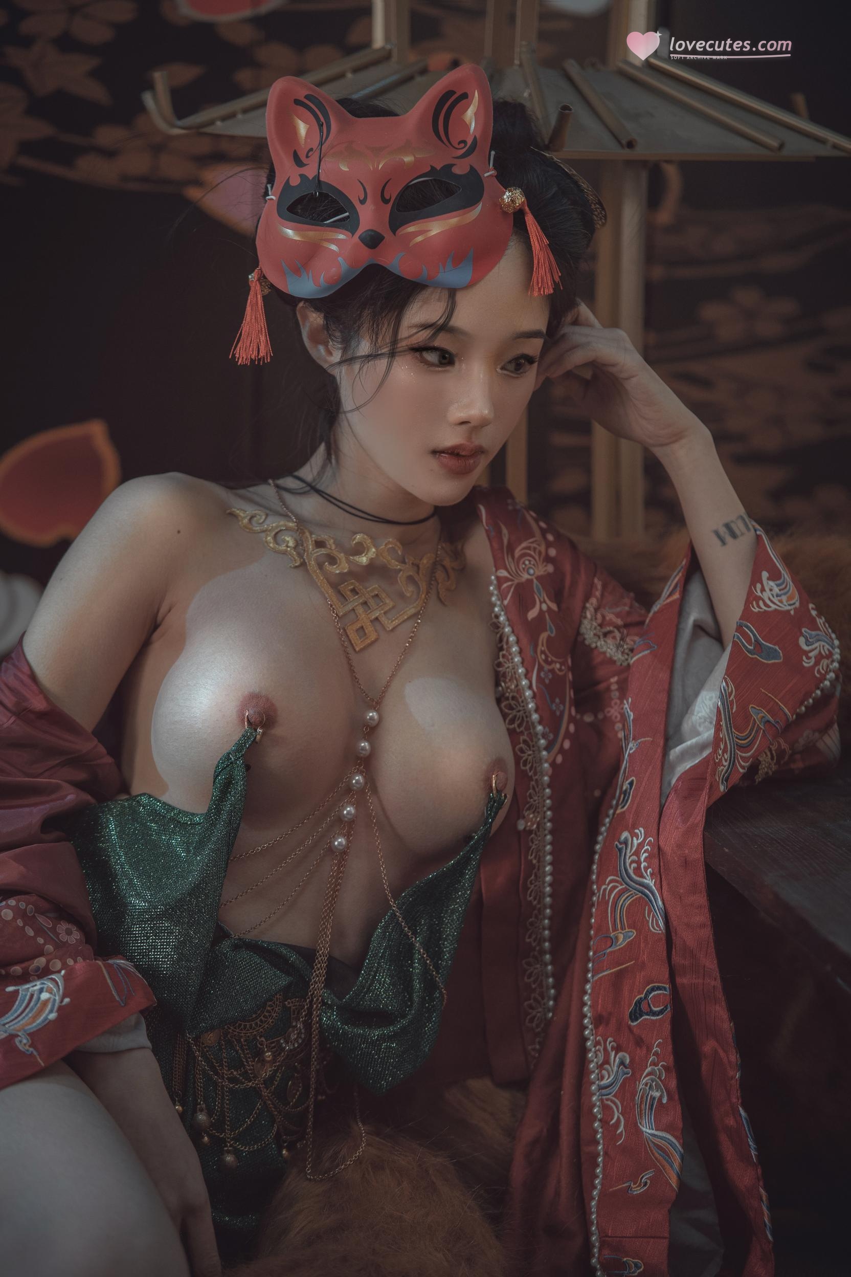 [Ảnh] Titanium TiTi - Thanh Khâu Xích Hồ: Phong Cách Cổ Điển, Để Vai, Thấp Ngực, Chân Dài, Ngực Đẹp 64P