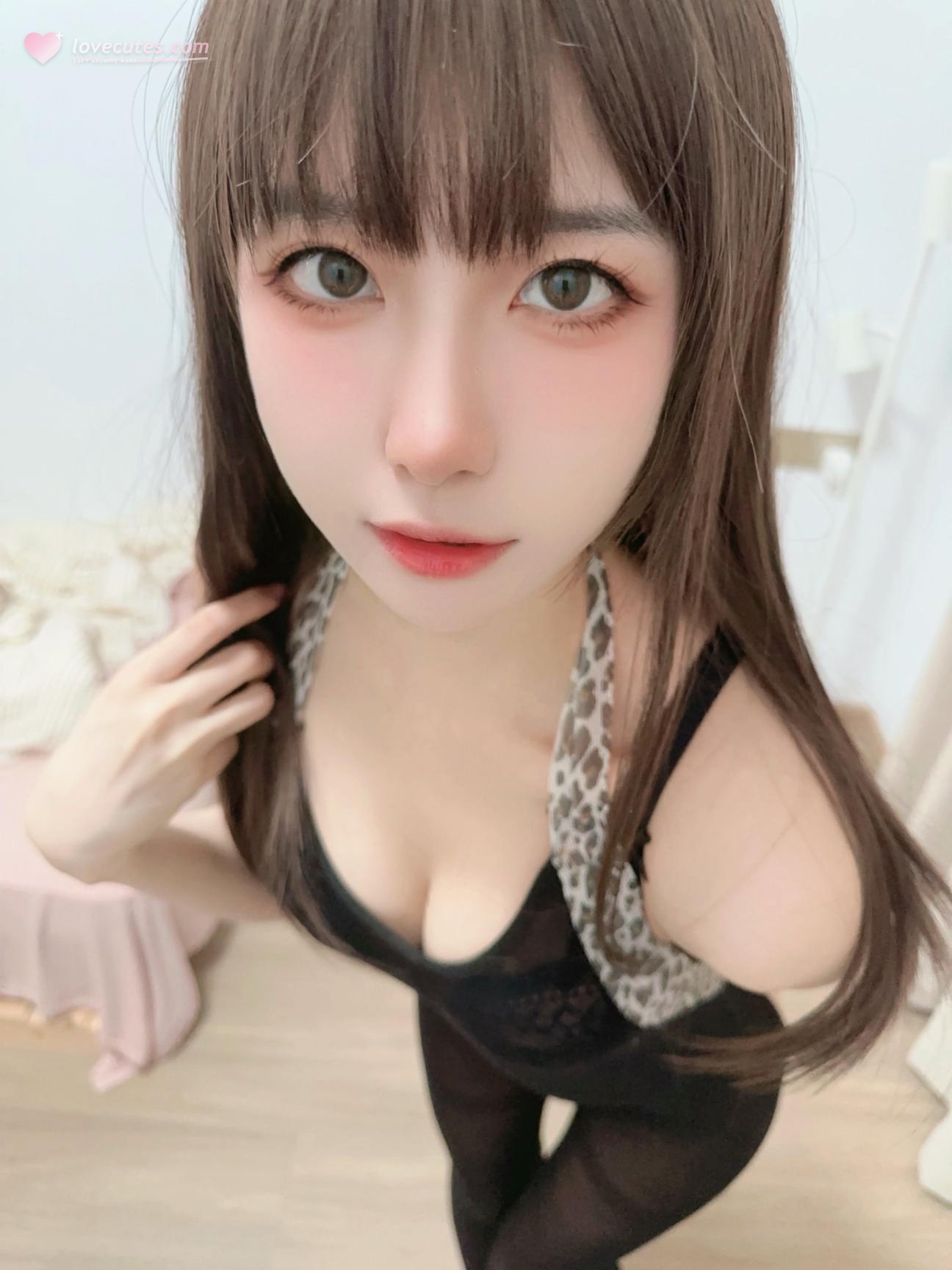 [私房] 布丁大法 - 黑絲一線天：黑絲翹臀一線天 蕾絲內衣 19P3V