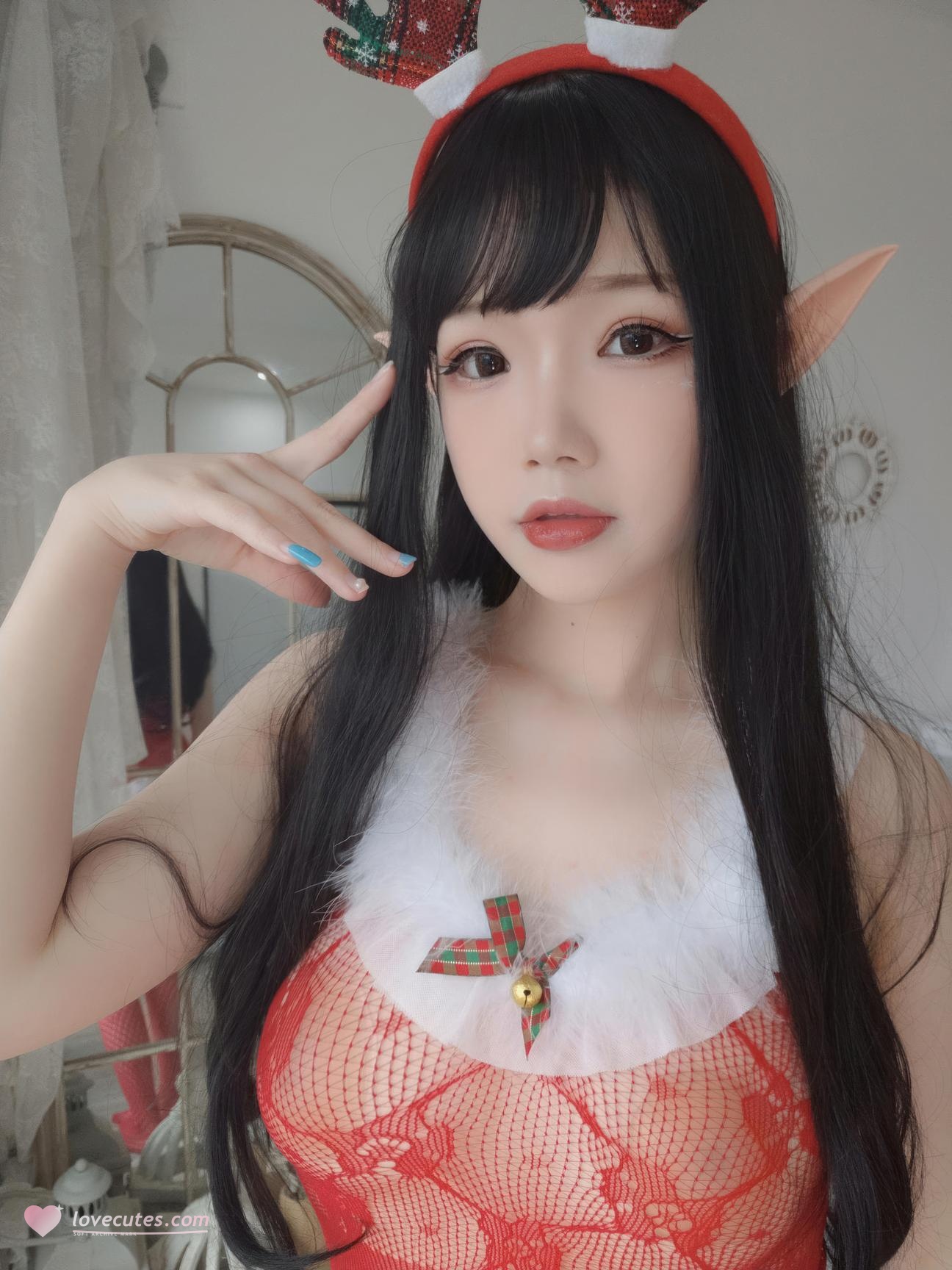 [私房] 雪晴Astra - 聖誕節自拍：紅色蕾絲內衣 網襪翹臀美腿 140P