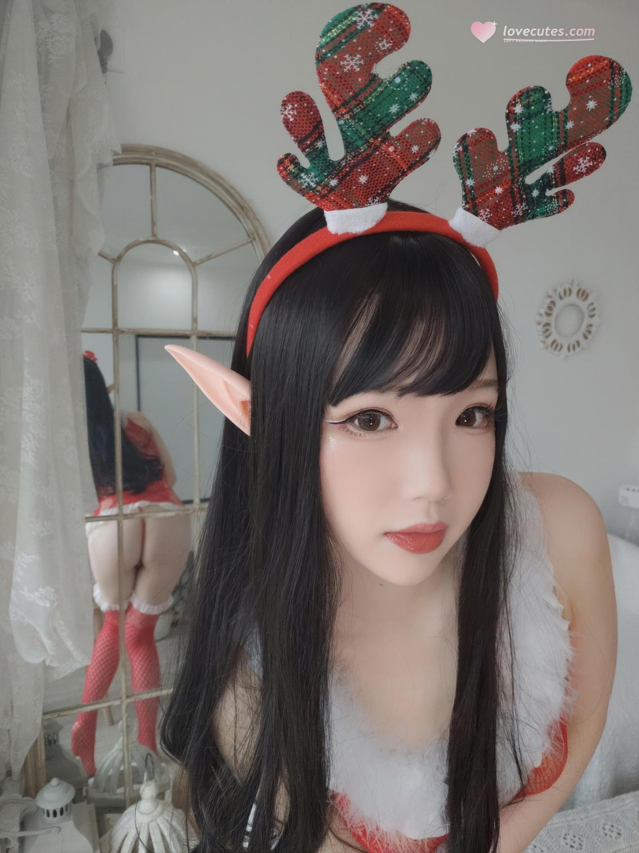 [私房] Tuyết Tình Astra - Ảnh Tự Sướng Giáng Sinh: Đồ Lót Ren Đỏ, Tất Lưới, Mông Cong, Chân Đẹp 140P