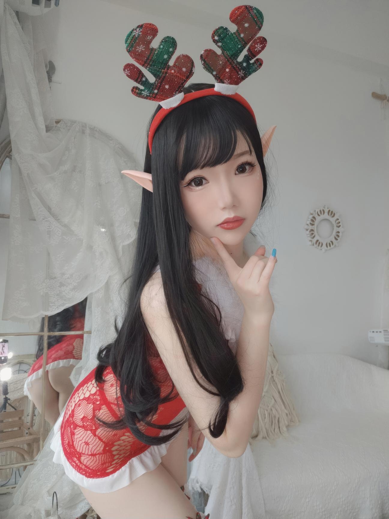 [私房] Tuyết Tình Astra - Ảnh Tự Sướng Giáng Sinh: Đồ Lót Ren Đỏ, Tất Lưới, Mông Cong, Chân Đẹp 140P