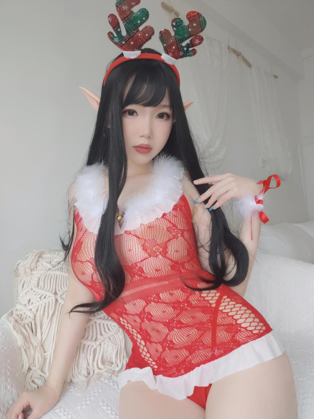 [私房] Tuyết Tình Astra - Ảnh Tự Sướng Giáng Sinh: Đồ Lót Ren Đỏ, Tất Lưới, Mông Cong, Chân Đẹp 140P