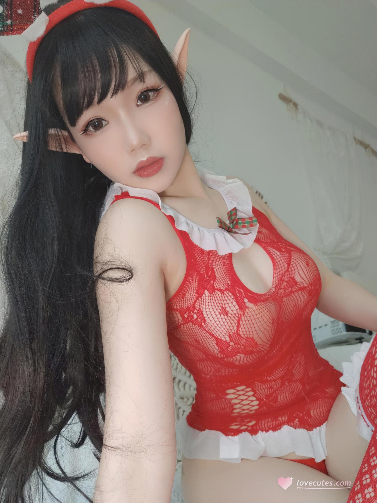 [Private] Snowy Astra - Christmas Selfies: Red Lace Lingerie, Fishnet Stockings, Curvy Legs 140P