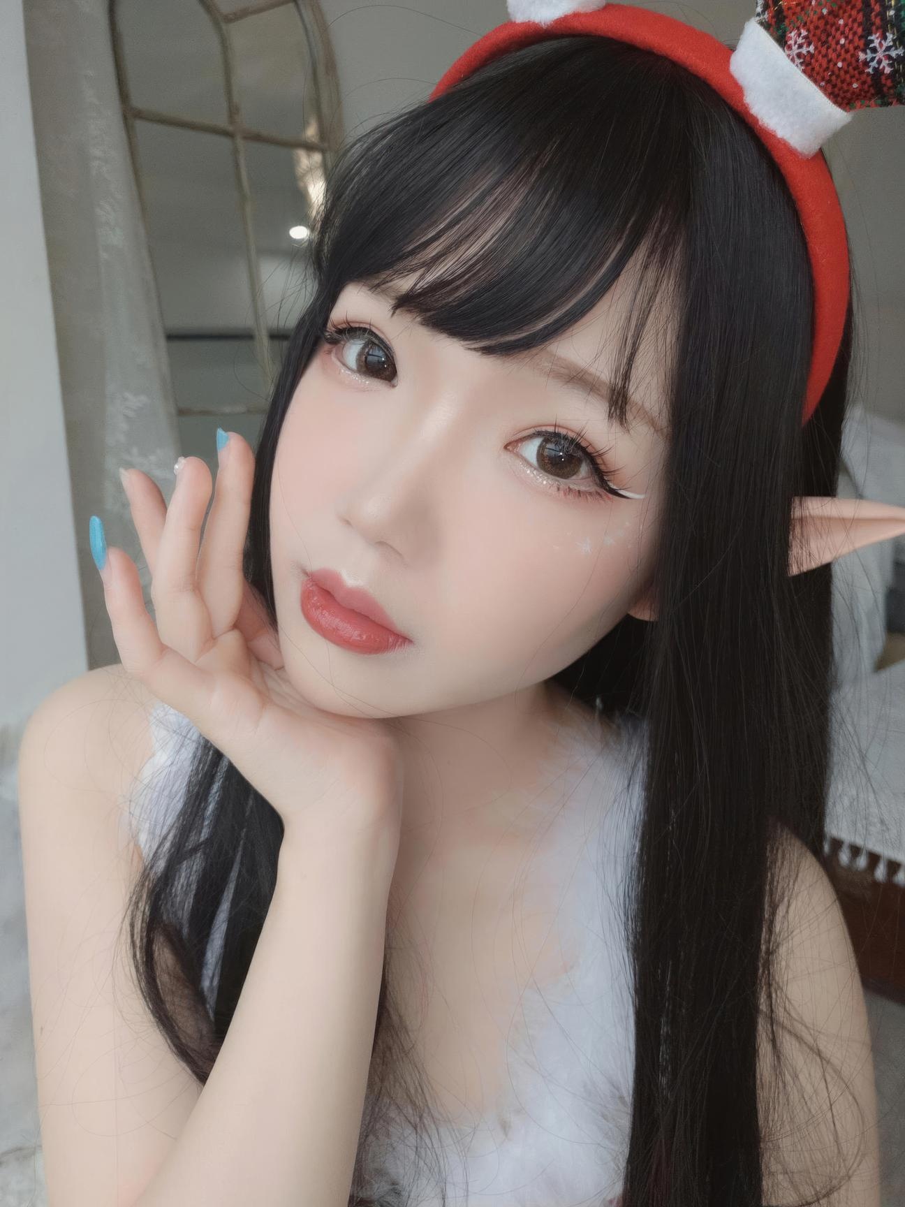 [私房] 雪晴Astra - 聖誕節自拍：紅色蕾絲內衣 網襪翹臀美腿 140P