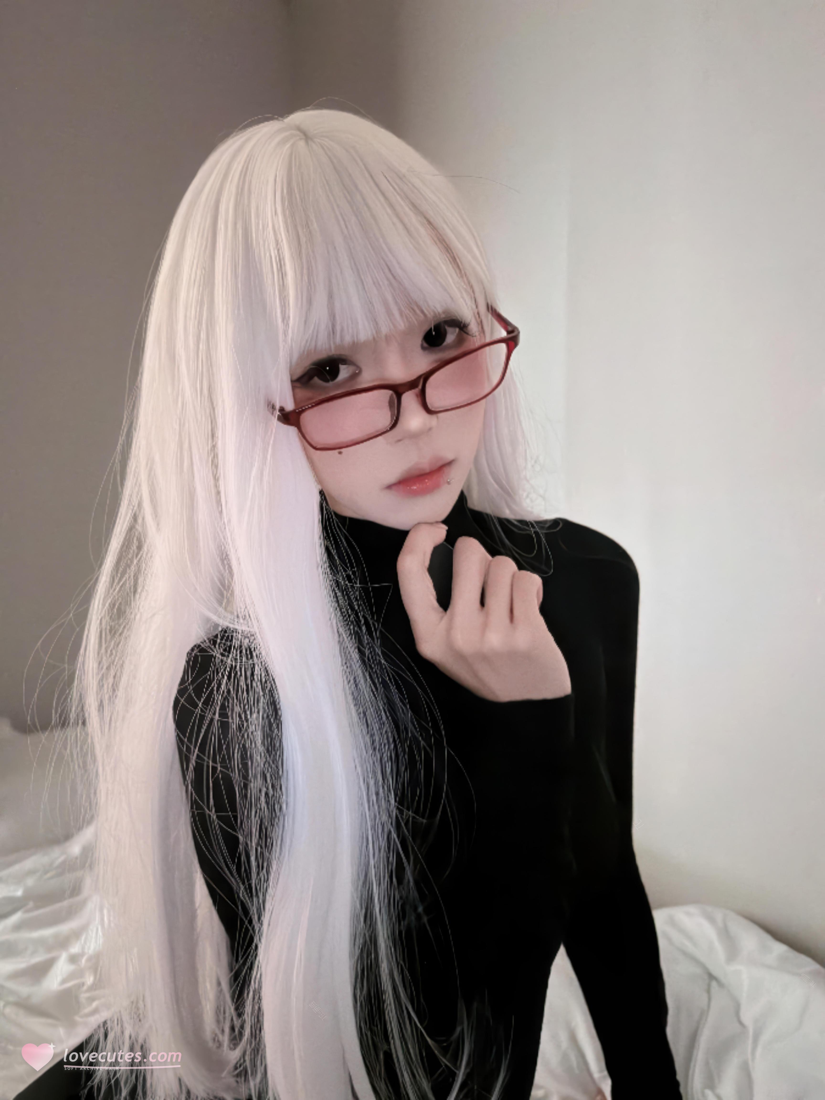 [Private] Delicious Mochi - Night's Pure White: White-Haired Nurse in Black and White Stockings, Sheer Lingerie Exposing Points 52P